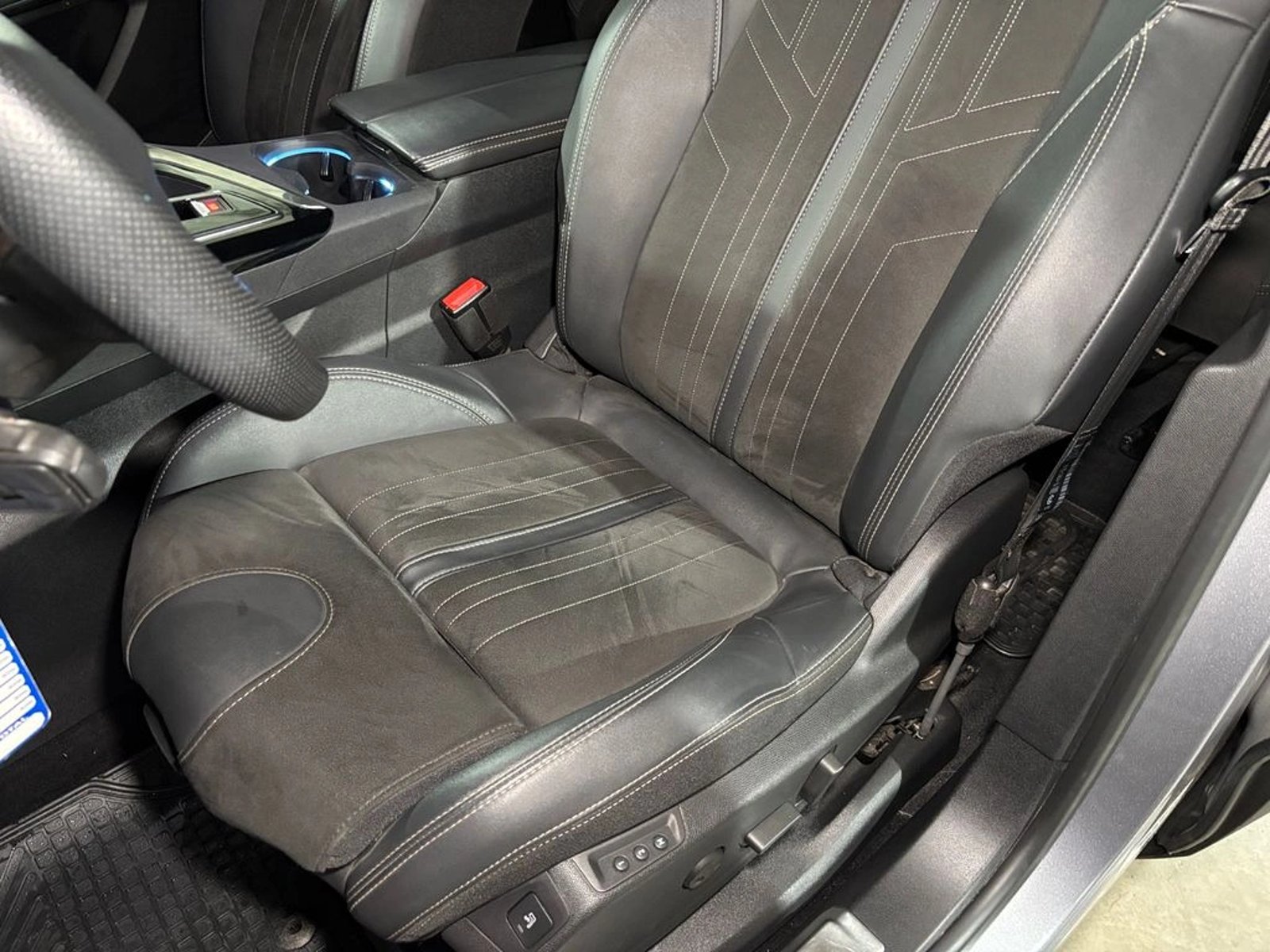 Peugeot 5008 PURETECH 180 EAT8 1.6 AUT 2023 - Imagen 16 de 20