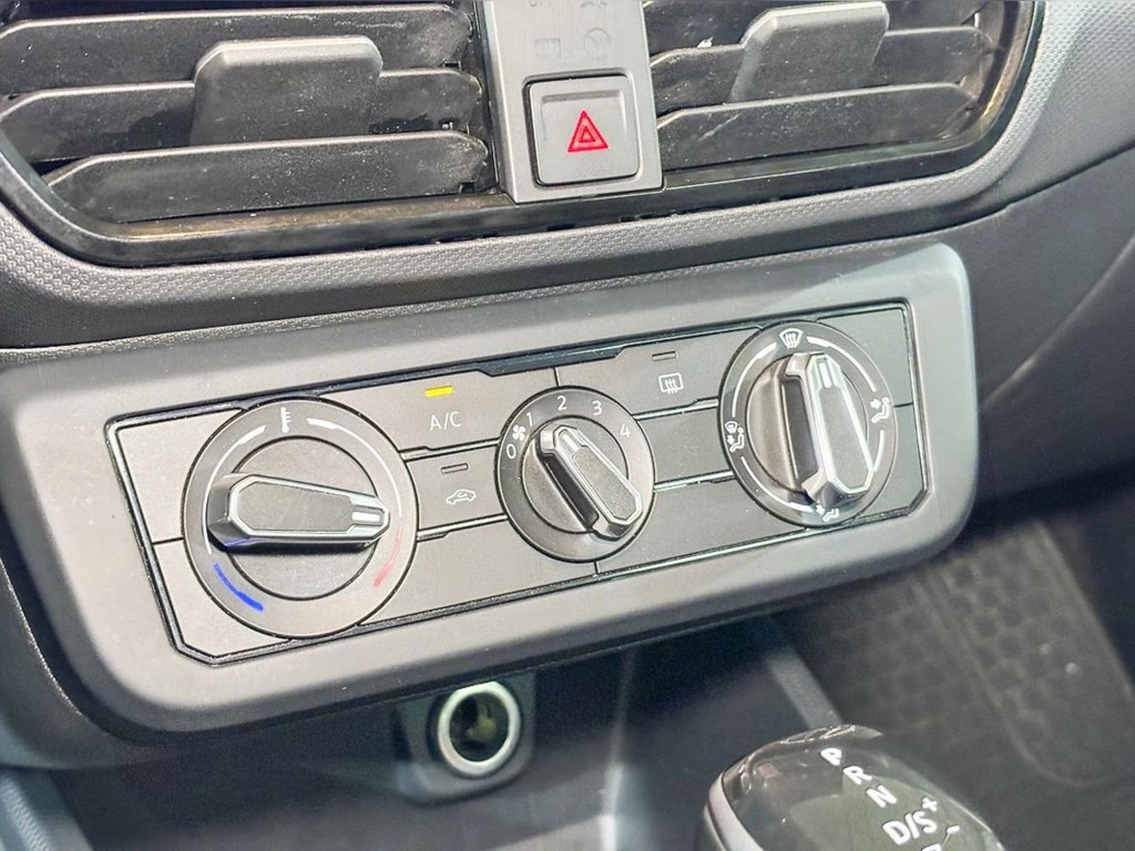 VOLKSWAGEN TERA 1.0 T COMFORTLINE AT 2026 - Imagen 13 de 17