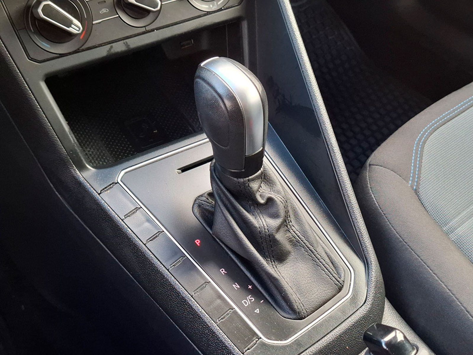 VOLKSWAGEN NIVUS 1.0 TSI COMFORTLINE 2023 - Imagen 17 de 20