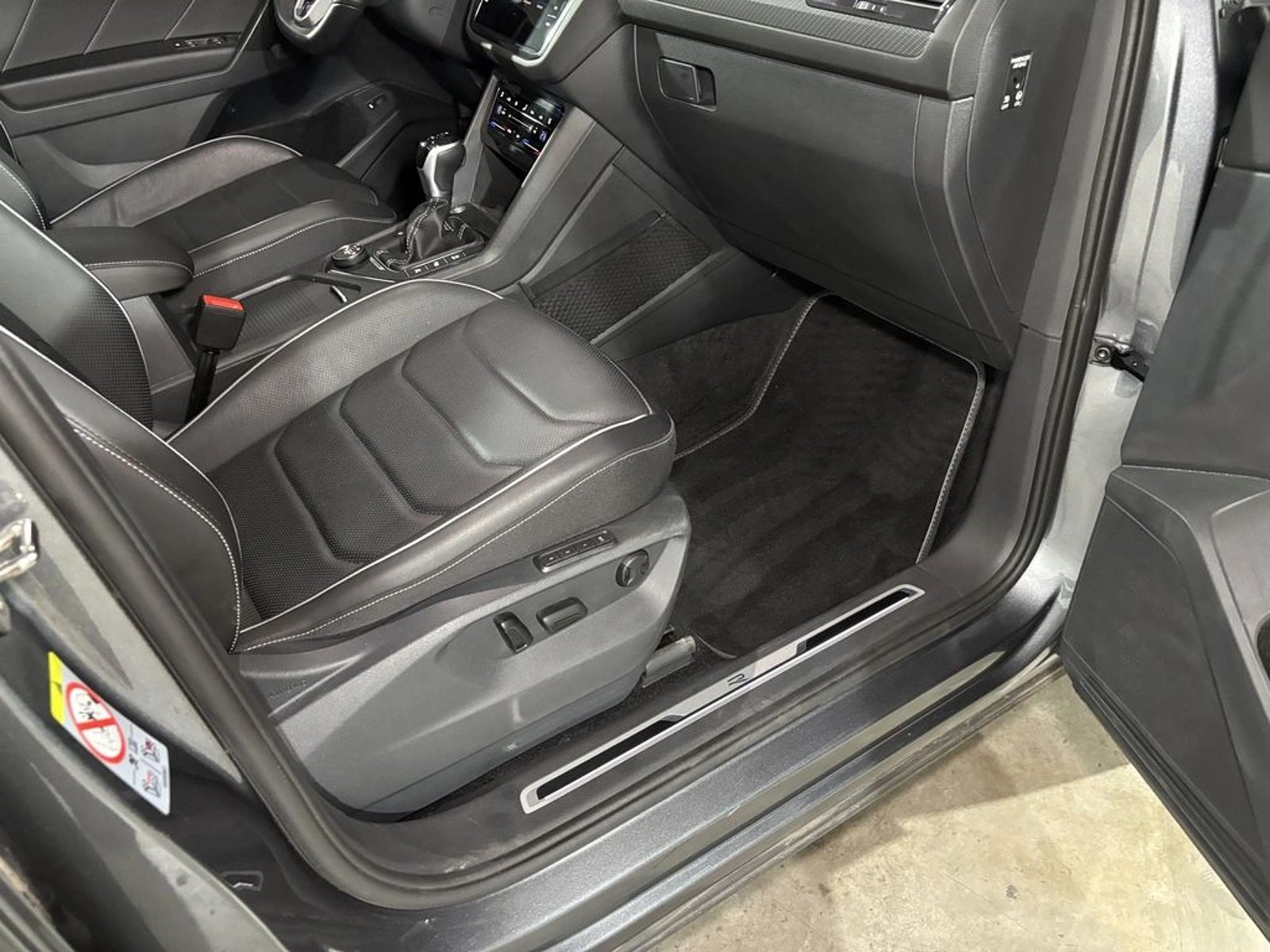 Volkswagen TIGUAN 2.0 R-LINE AT 4X4 2025 - Imagen 7 de 20