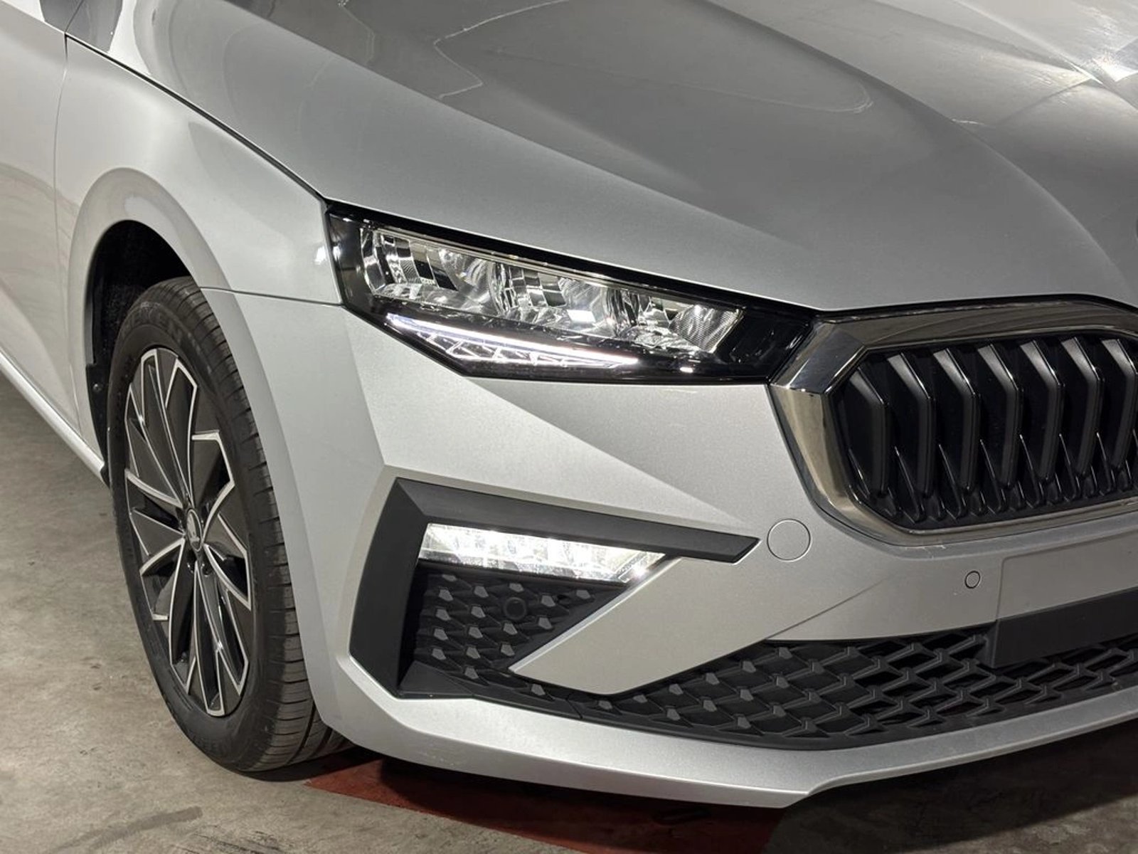 Skoda FABIA 1.5 TSI AT - Design 2027 - Foto 4 de 20