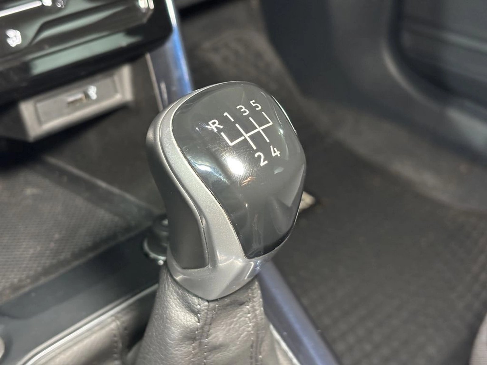 VOLKSWAGEN T-CROSS 1.0 TSI MT Comfortline 2023 - Imagen 12 de 17