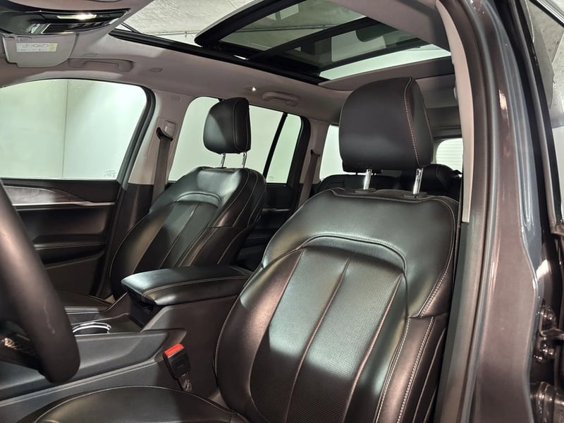Jeep GRAND CHEROKEE 3.6 LIMITED L 4WD 3ROW AT 5P 2024 - Imagen 17 de 20