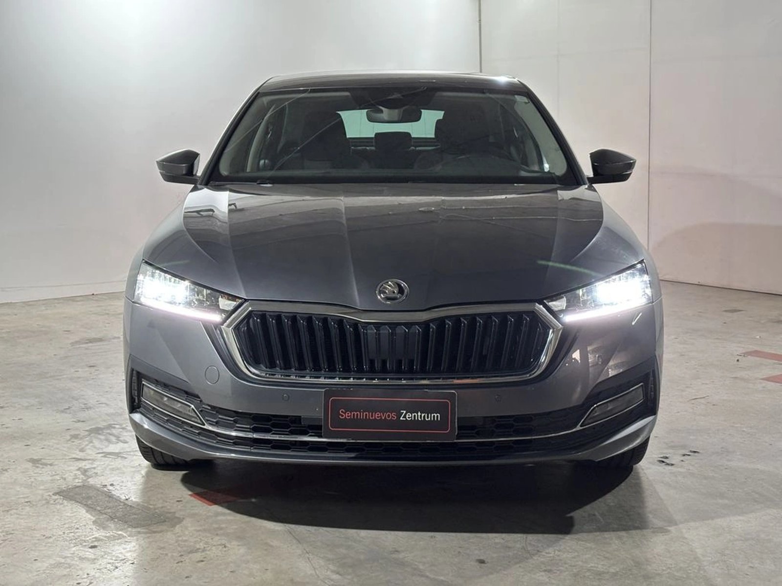 Skoda OCTAVIA 1.4 TSI DESIGN AT 2024 - Foto 2 de 18