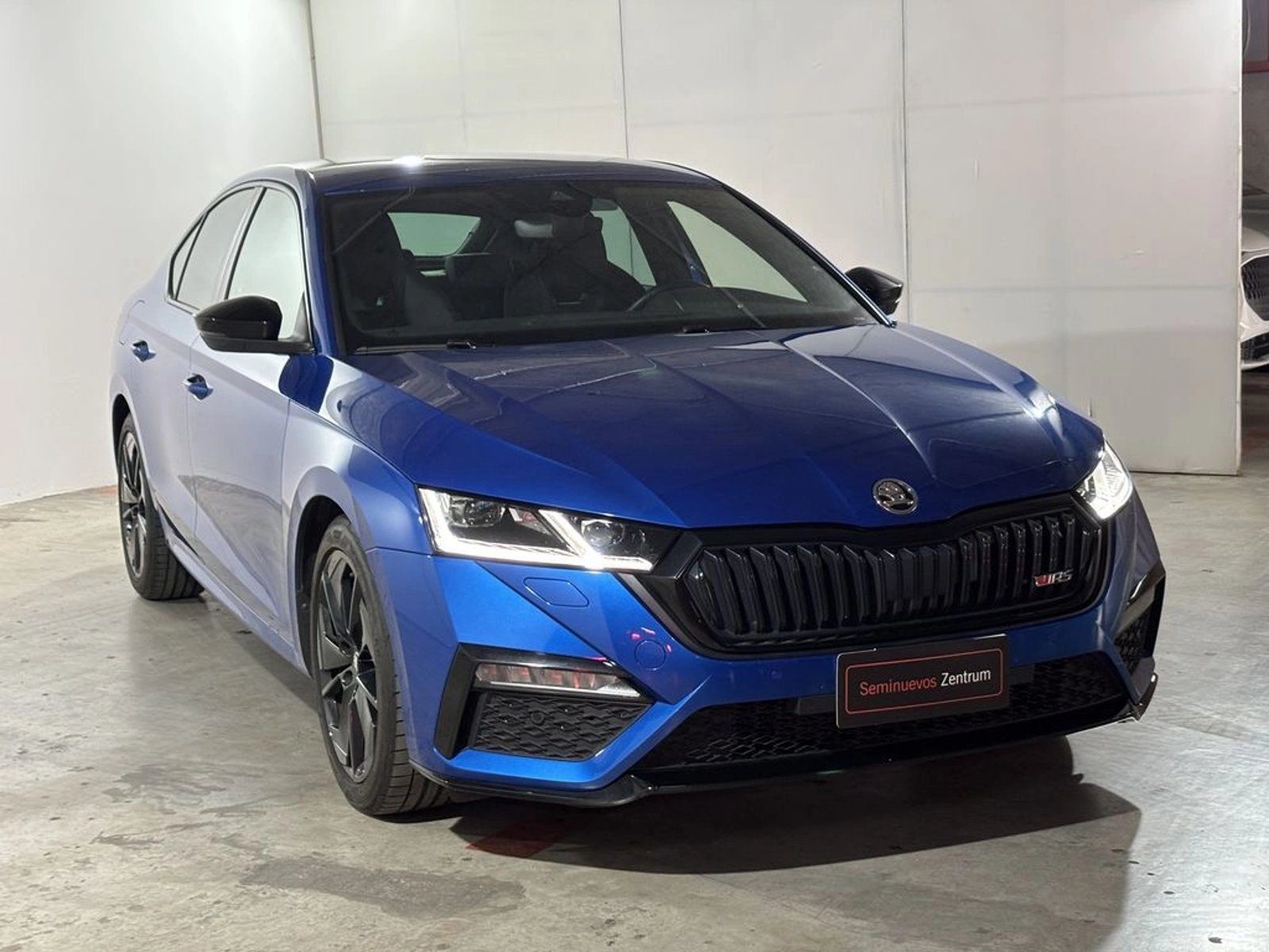 Skoda OCTAVIA VRS TFSI 2.0 AUT 2024 - Foto 3 de 20