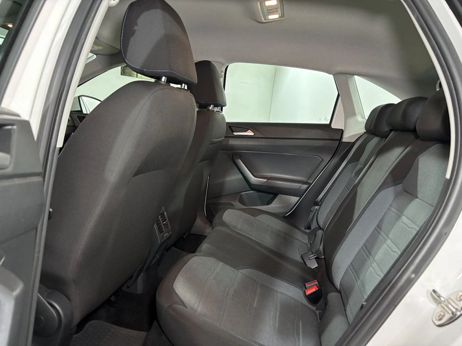 Volkswagen NIVUS 1.0 TSI AT Comfortline 2023 - Imagen 10 de 17