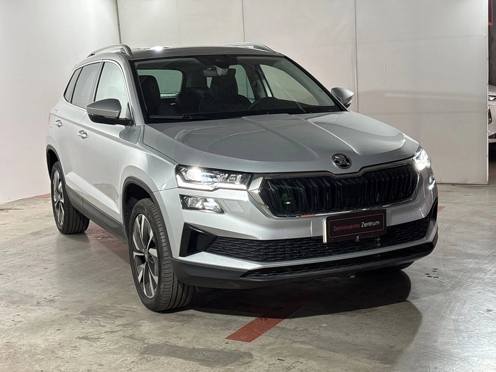 Skoda KAROQ 1.4 TSI DESIGN 4X2 AT 5P 2026 - Foto 3 de 19
