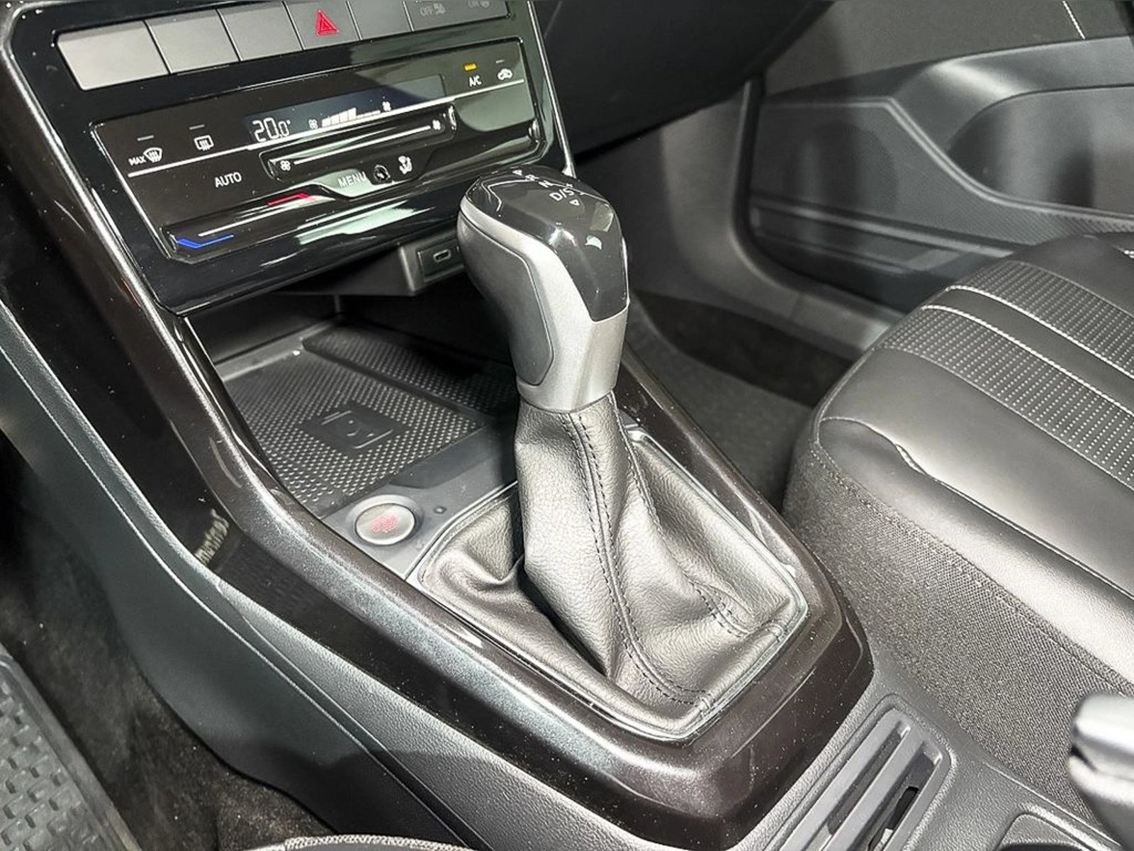 VOLKSWAGEN T-CROSS 1.0 TSI AT Highline Sport 2026 - Imagen 9 de 14