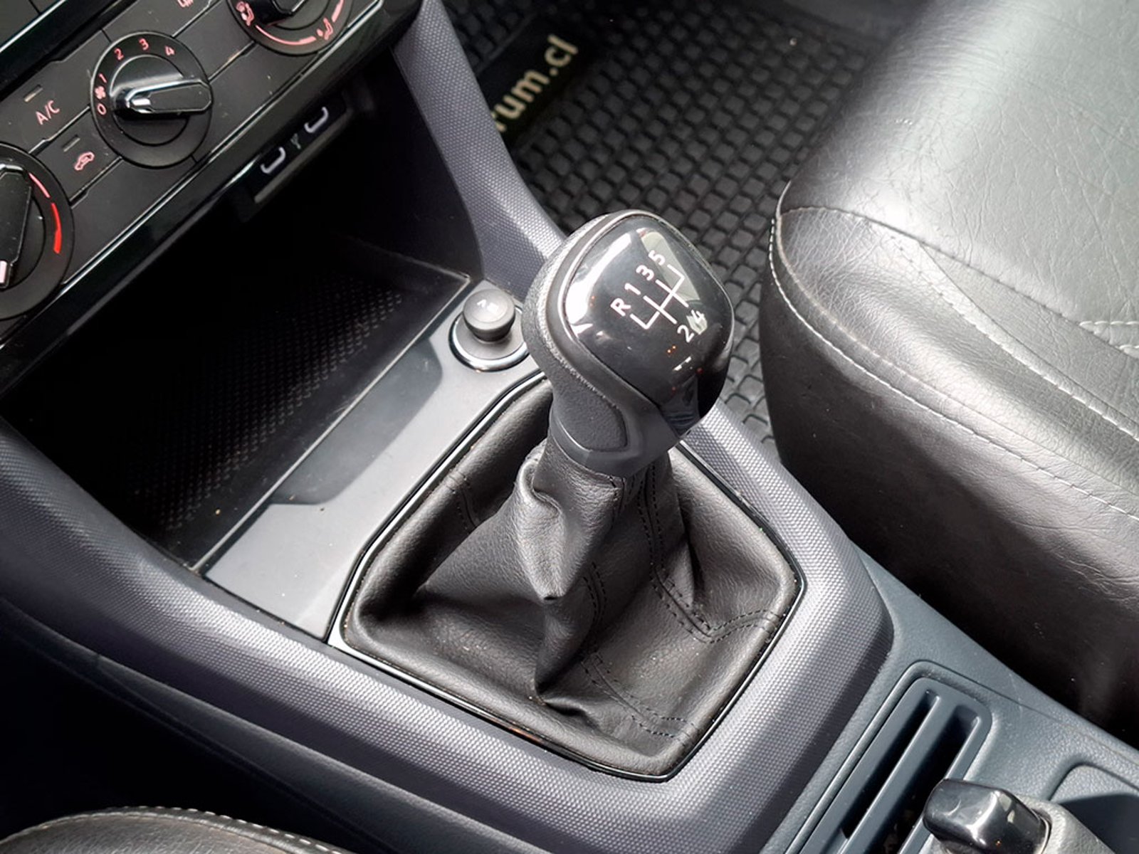 VOLKSWAGEN T-CROSS 1.0 TSI TRENDLINE LITE 2023 - Imagen 16 de 20