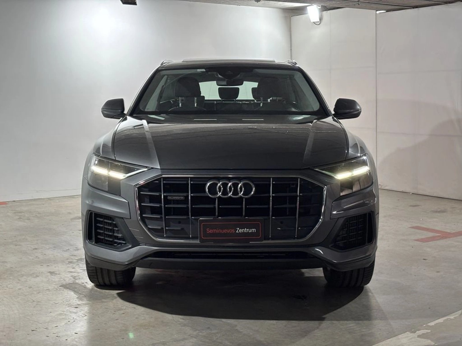 Audi Q8 55 TFSI 4X4 3.0 AUT 2021 - Foto 2 de 20