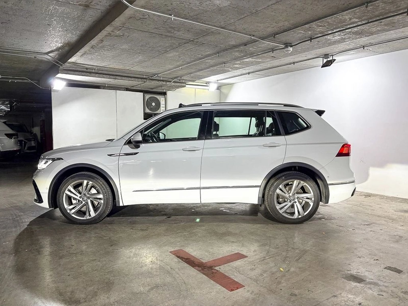 VOLKSWAGEN TIGUAN 2.0 TSI R-LINE 4MOTION 4X4 AT 5P 2025 - Imagen 8 de 16