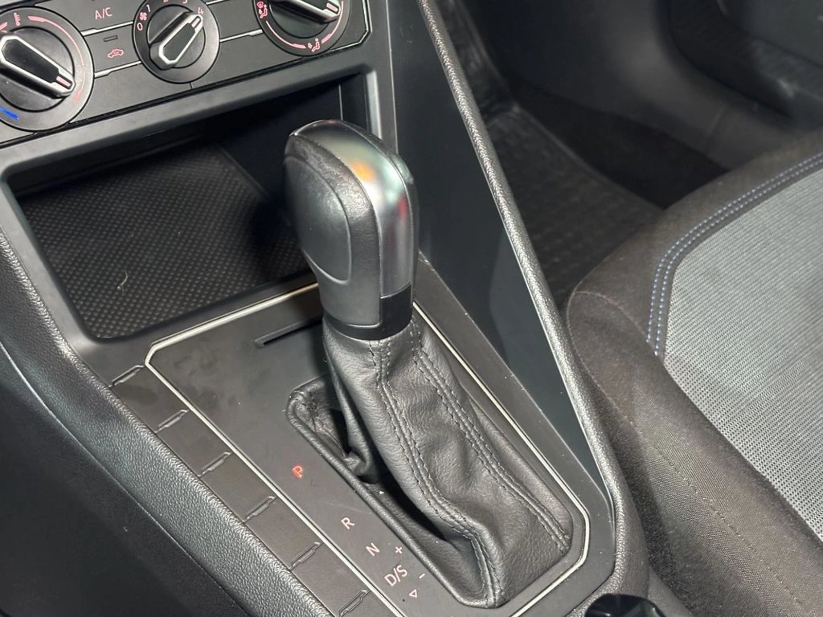 VOLKSWAGEN NIVUS 1.0 TSI COMFORTLINE 2023 - Imagen 11 de 16