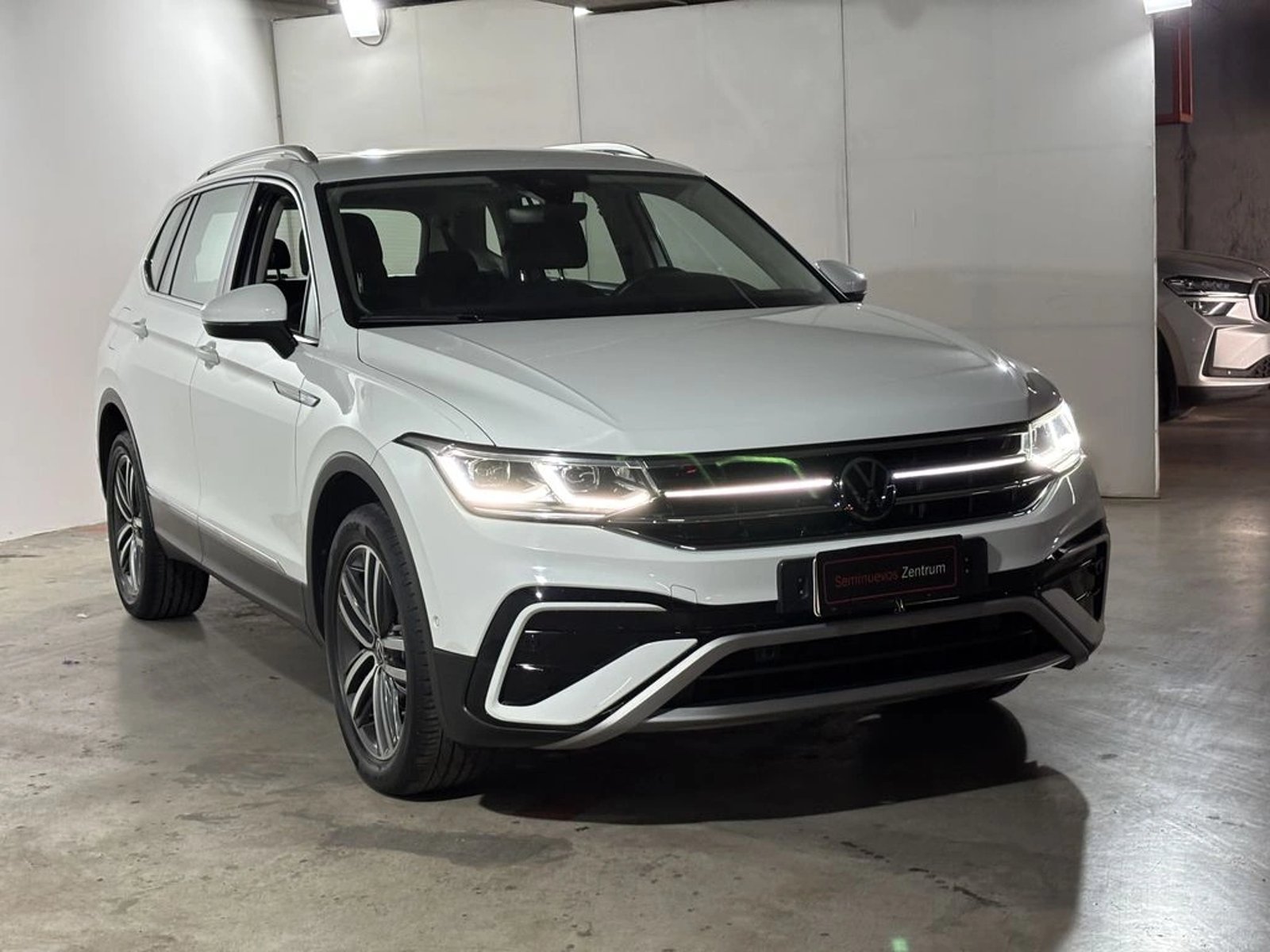 Volkswagen TIGUAN 1.4 TSI AT Highline 2024 - Foto 3 de 18
