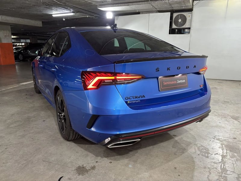 Skoda OCTAVIA VRS TFSI 2.0 AUT 2024 - Imagen 9 de 20