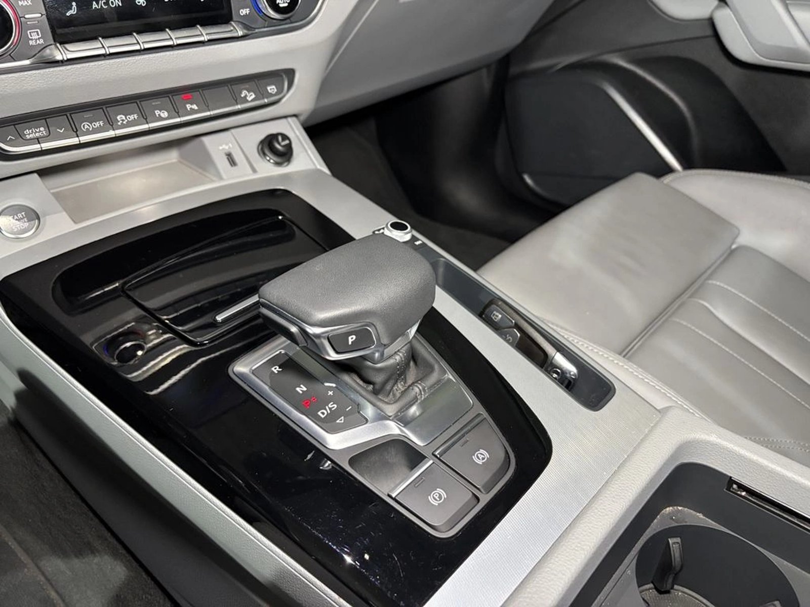 Audi Q5 Q5 45 TFSI S line 2025 - Imagen 15 de 20