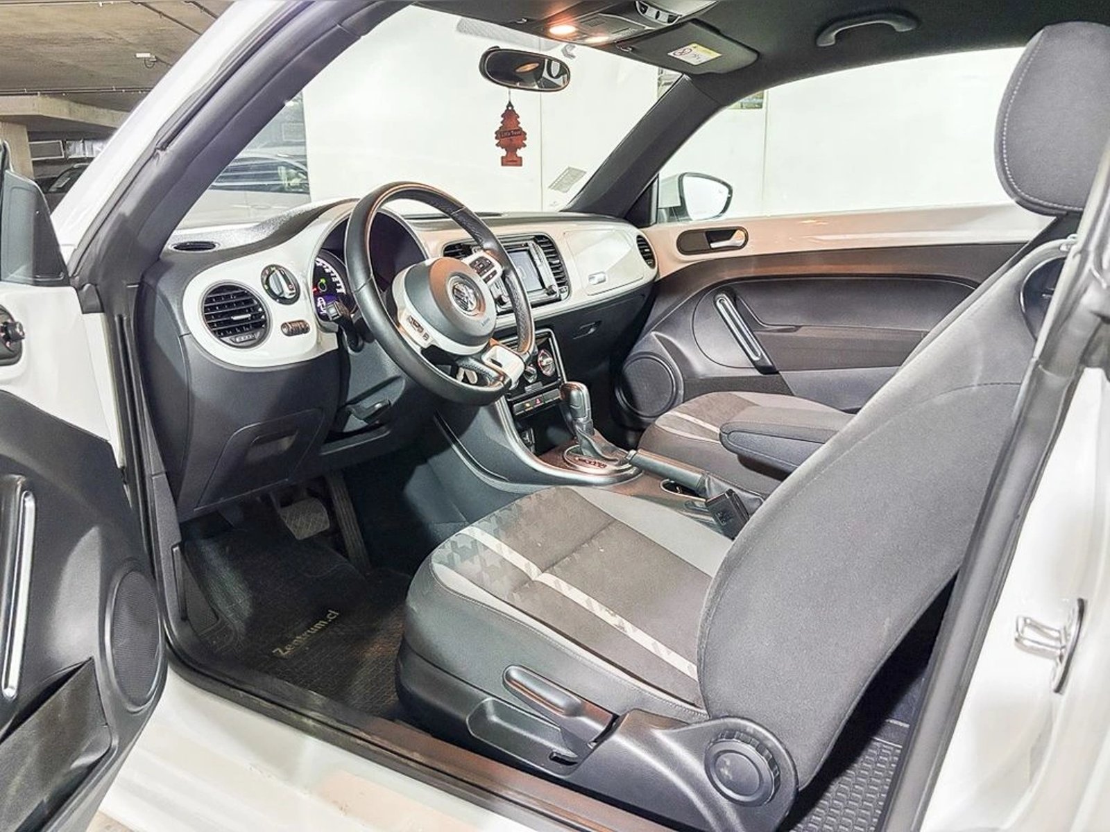 VOLKSWAGEN BEETLE COUPE HB 1.4 AUT 2020 - Imagen 8 de 18