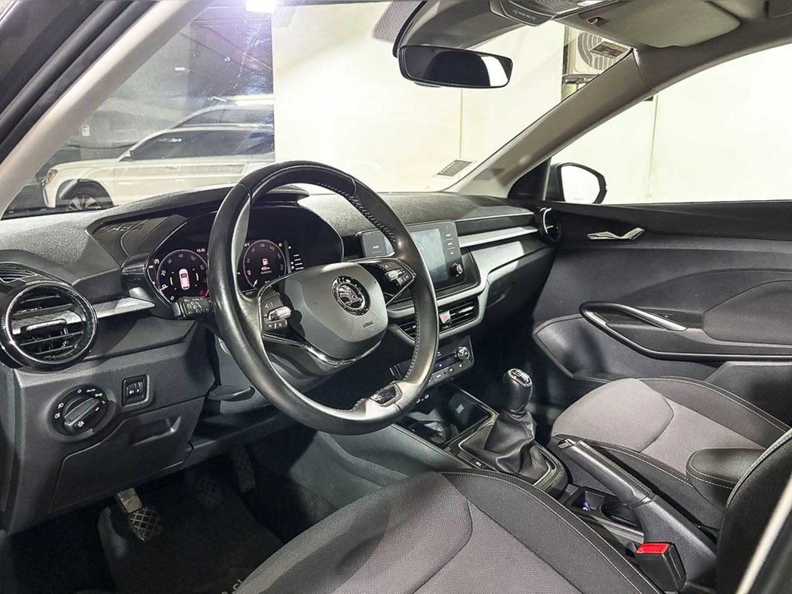 SKODA FABIA 1.0 TSI Ambition MT 2023 - Imagen 7 de 15