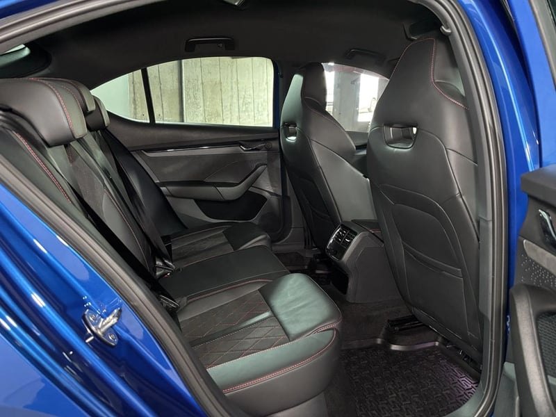 Skoda OCTAVIA VRS TFSI 2.0 AUT 2024 - Imagen 8 de 20