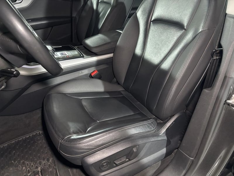 Audi Q8 55 TFSI 4X4 3.0 AUT 2021 - Imagen 17 de 20