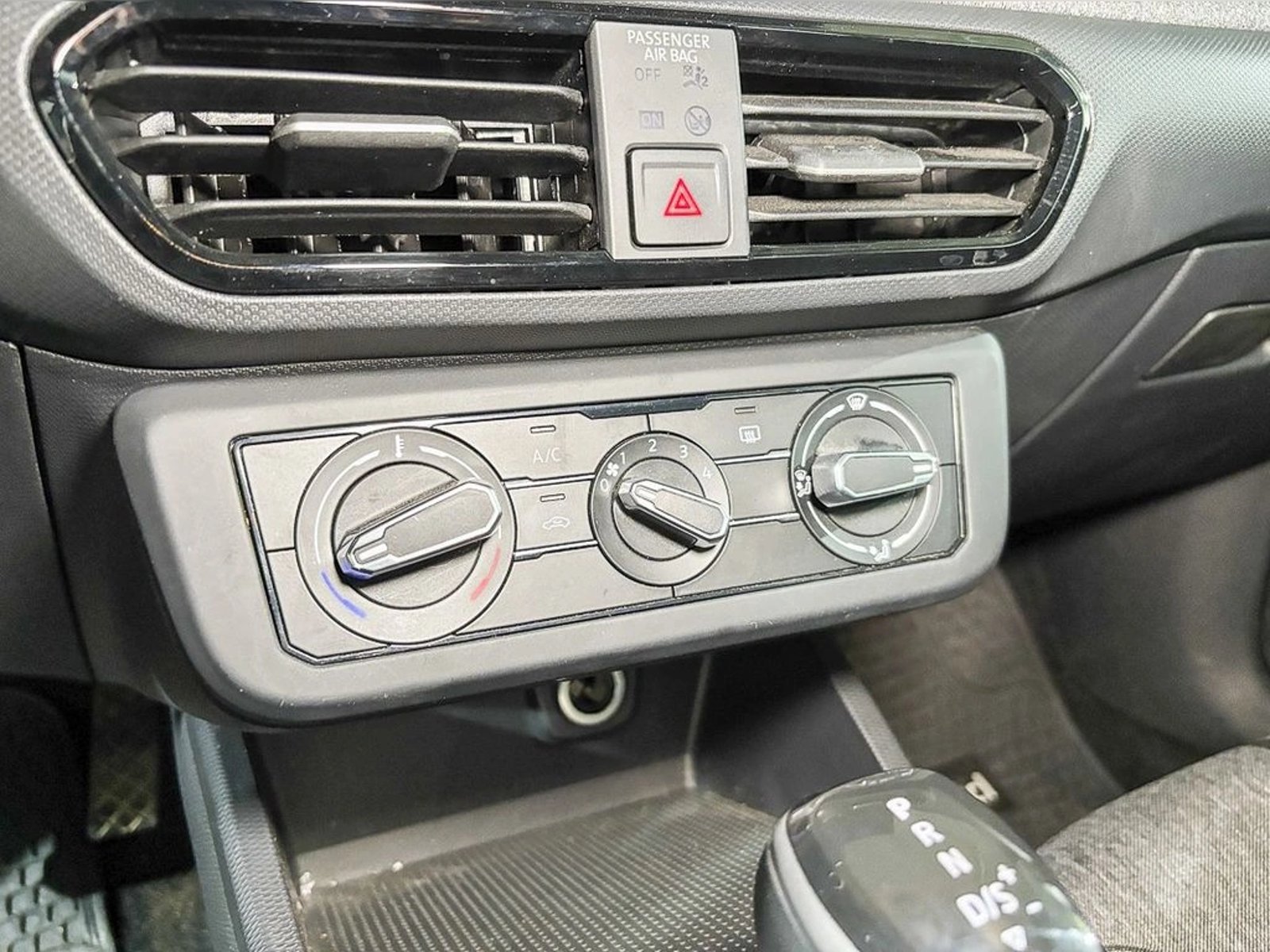 VOLKSWAGEN TERA 1.0 T COMFORTLINE AT 2026 - Imagen 13 de 17