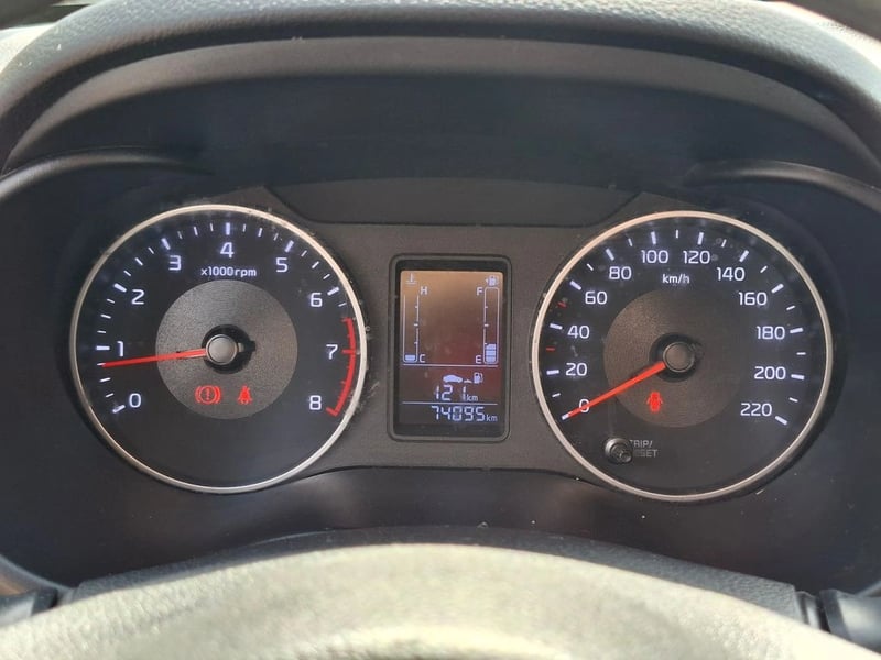 Kia SOLUTO 1.4 2023 - Imagen 15 de 18