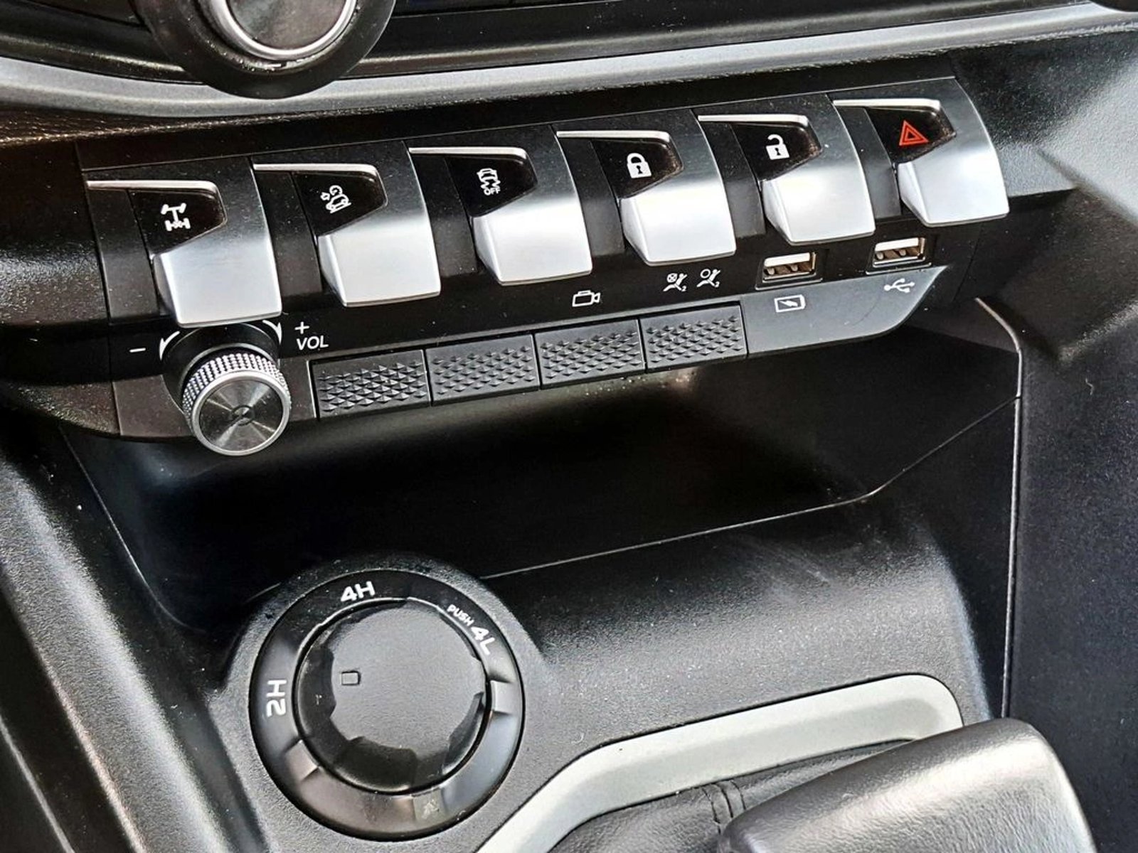 Peugeot LANDTREK 2.2 ACTIVE BLUEHDI DIESEL 4X4 AT 4P 2025 - Imagen 19 de 20