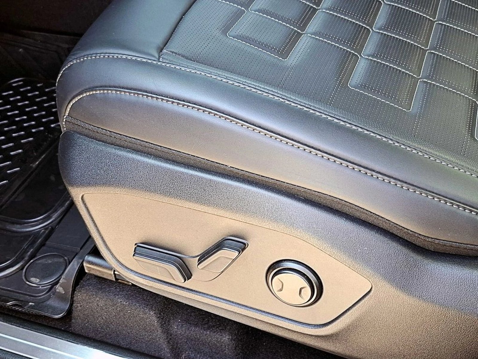 KIA TASMAN X-PRO AT 2026 - Imagen 10 de 18