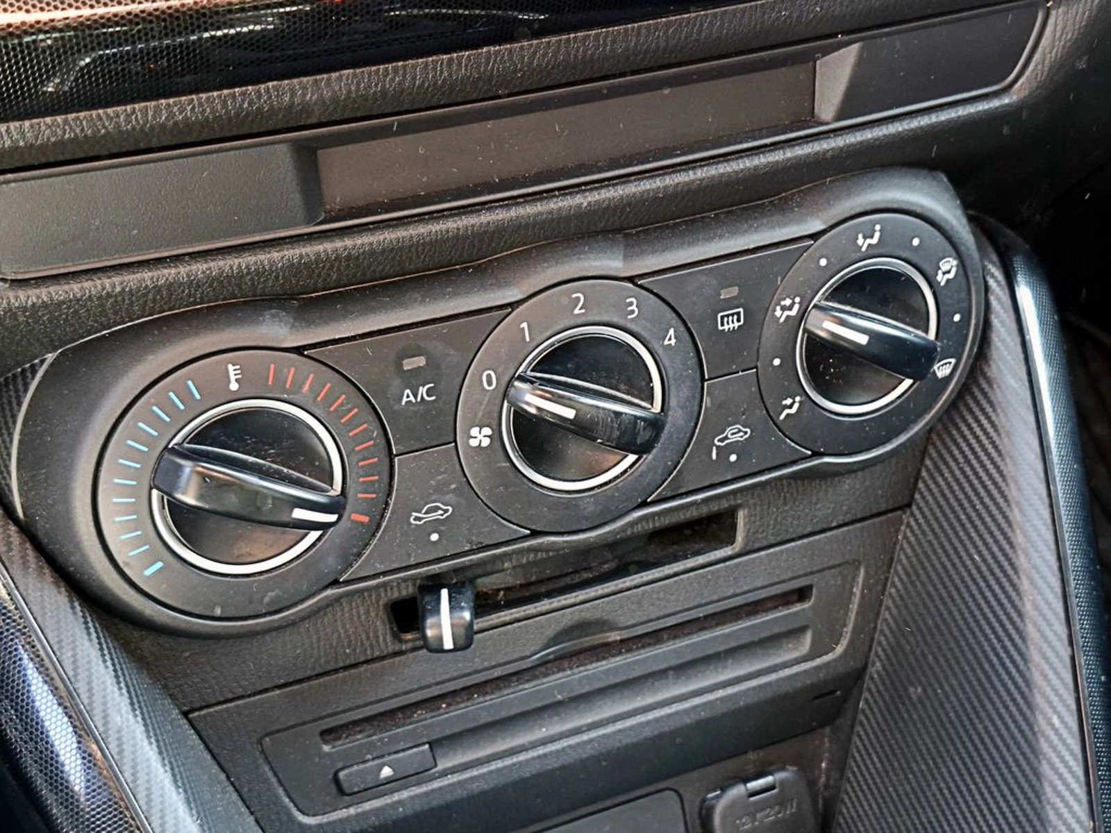 MAZDA 2 1.5 SPORT AT 5P 2016 - Imagen 16 de 17
