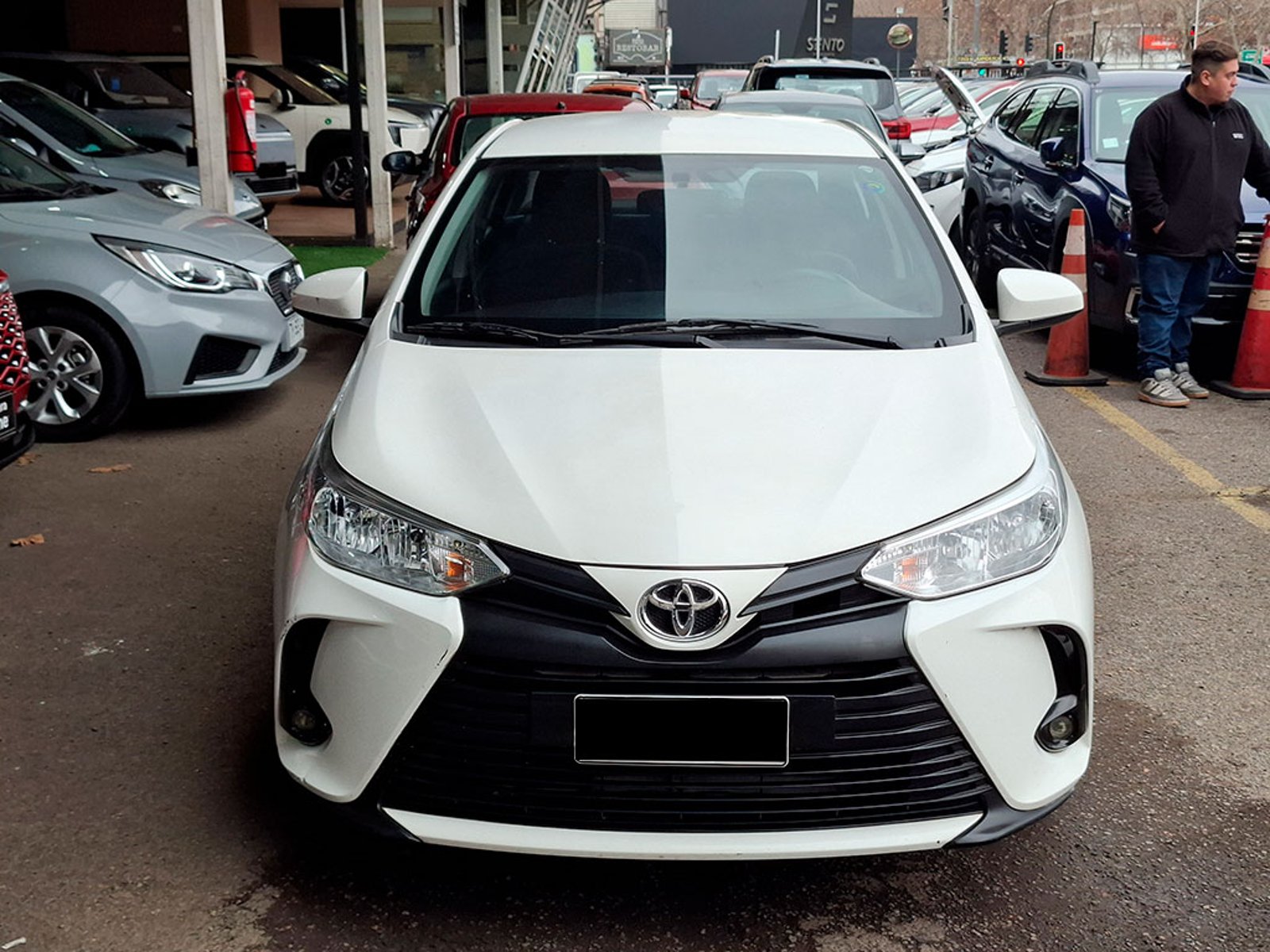 Toyota YARIS SEDAN 1.5 XLI C 2022 - Foto 2 de 20