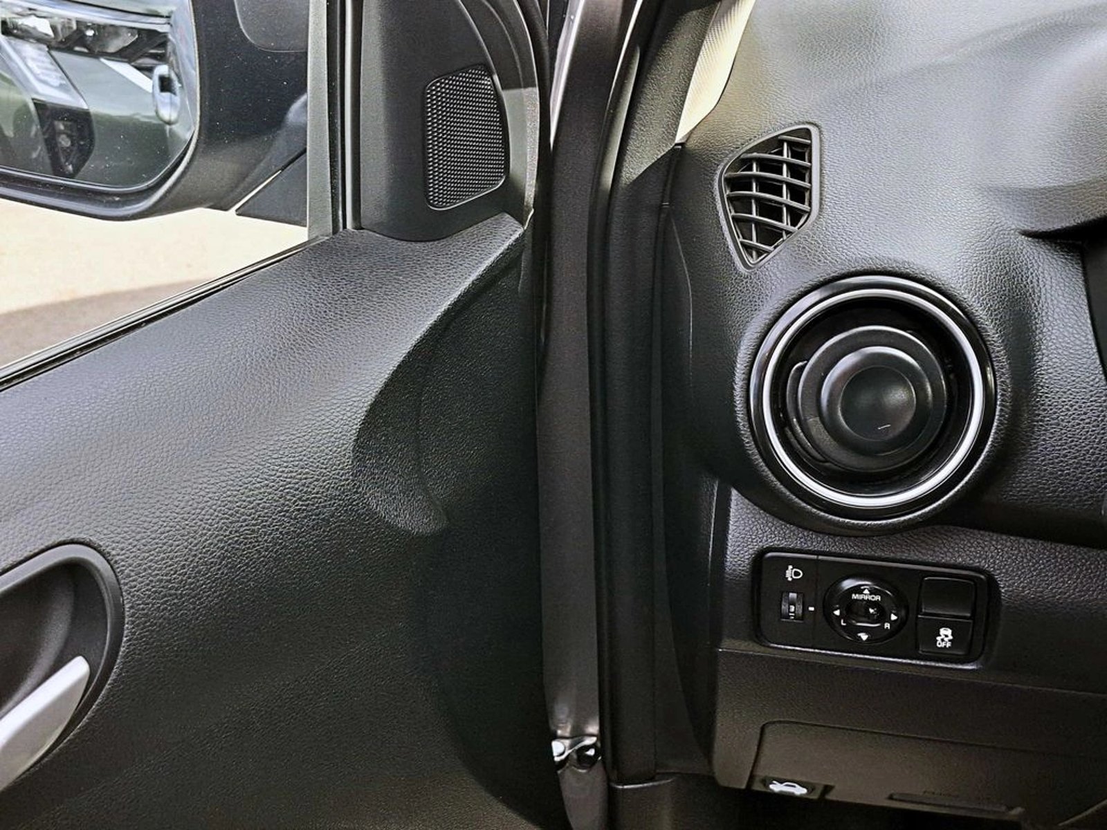 KIA SOLUTO 1.4 EX FULL MT 2023 - Imagen 9 de 18