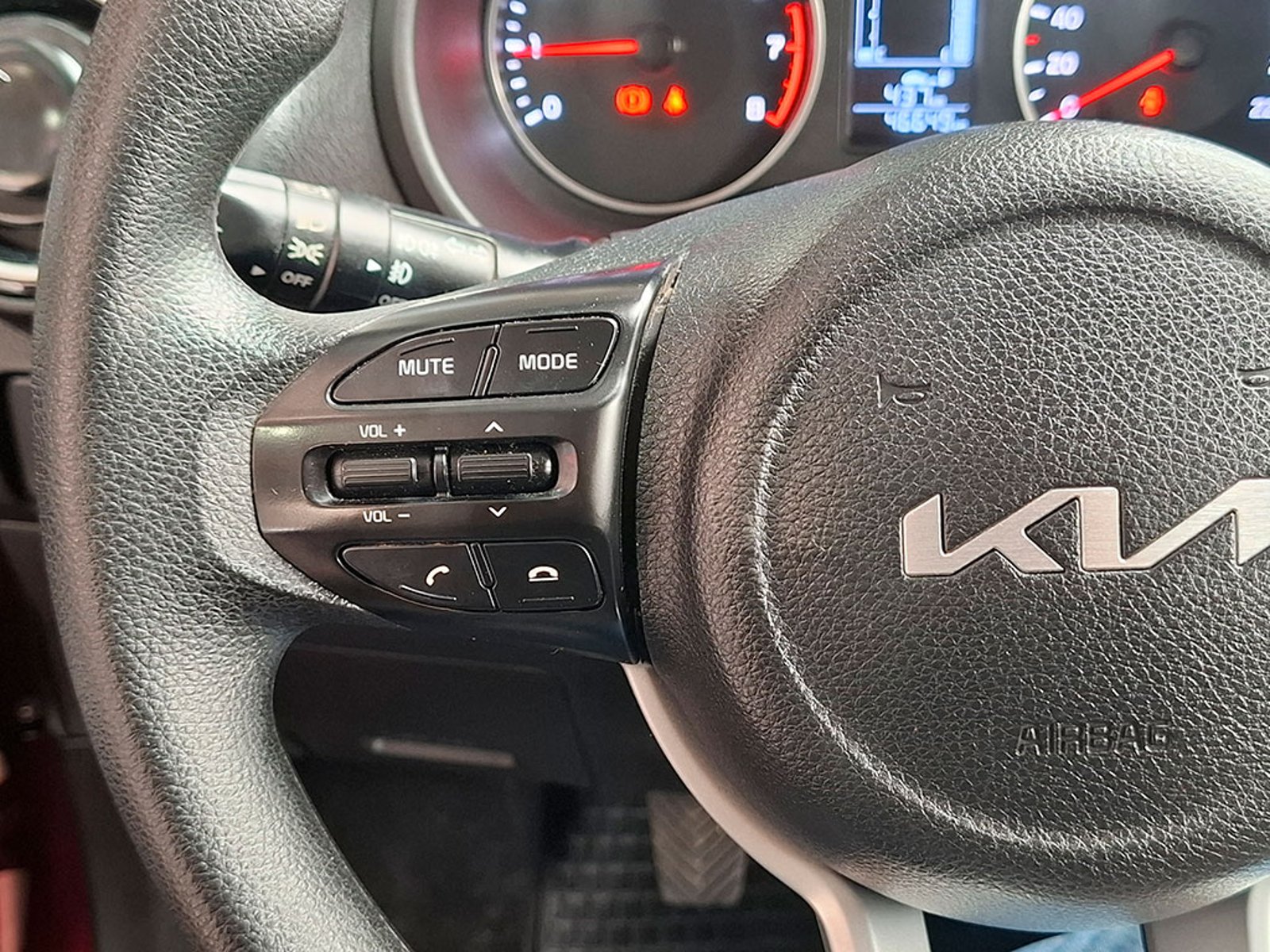 Kia SOLUTO EX 1.4L 5MT G SRF FULL 2024 - Imagen 12 de 20