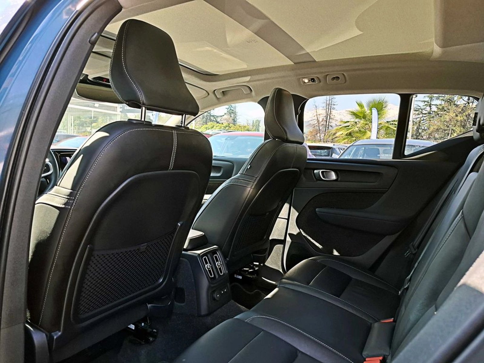 VOLVO XC40 T5 HYBRID R DESIGN 1.5 AT 2023 - Imagen 11 de 17