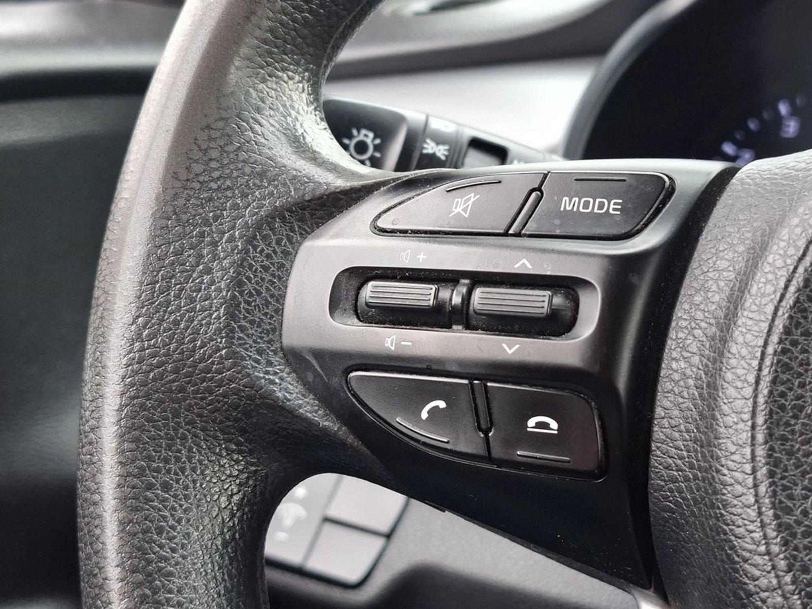 Kia RIO 5 LX 1.4 2022 - Imagen 13 de 18