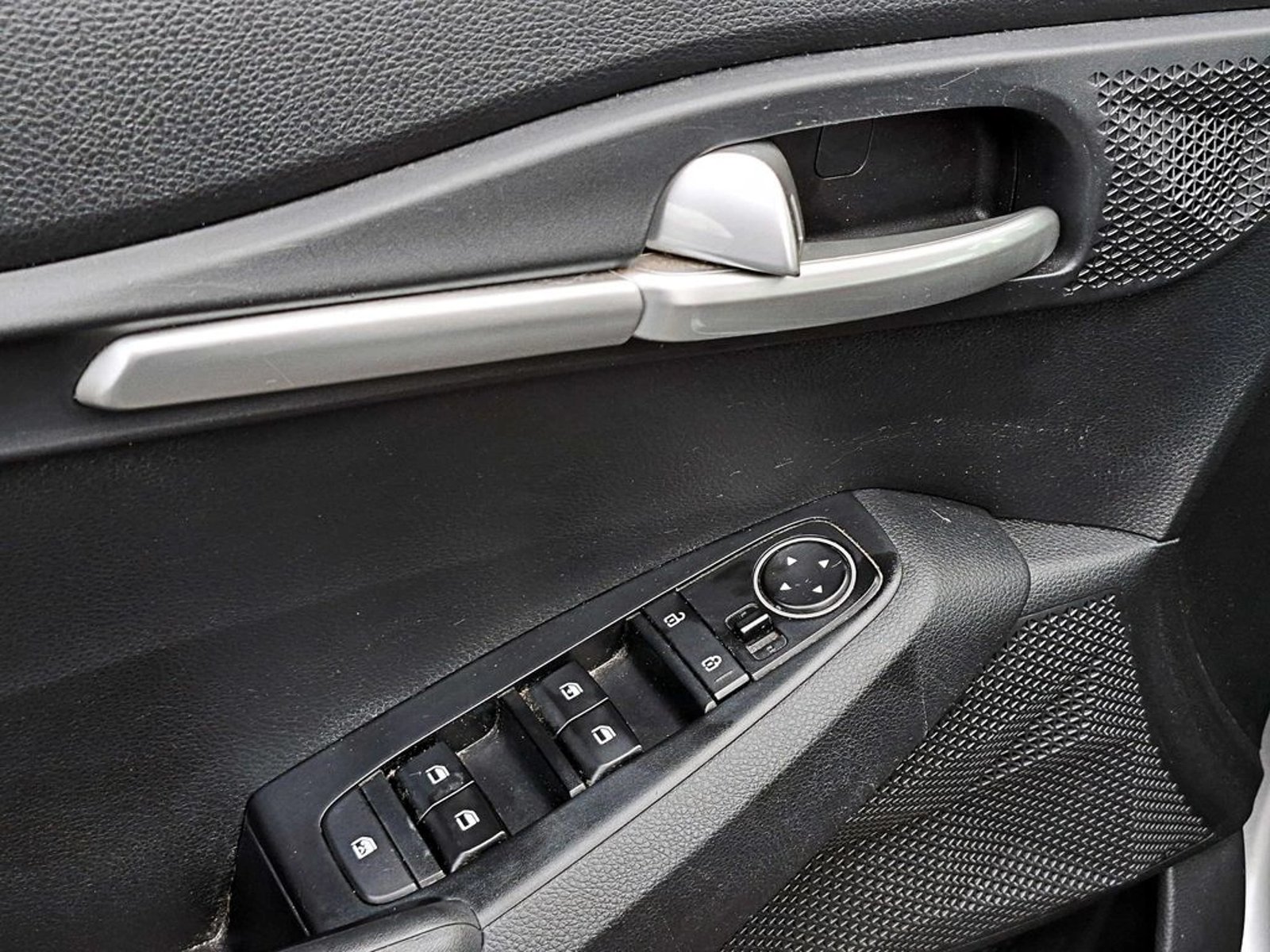 Kia SELTOS AT 1.6 2023 - Imagen 9 de 19