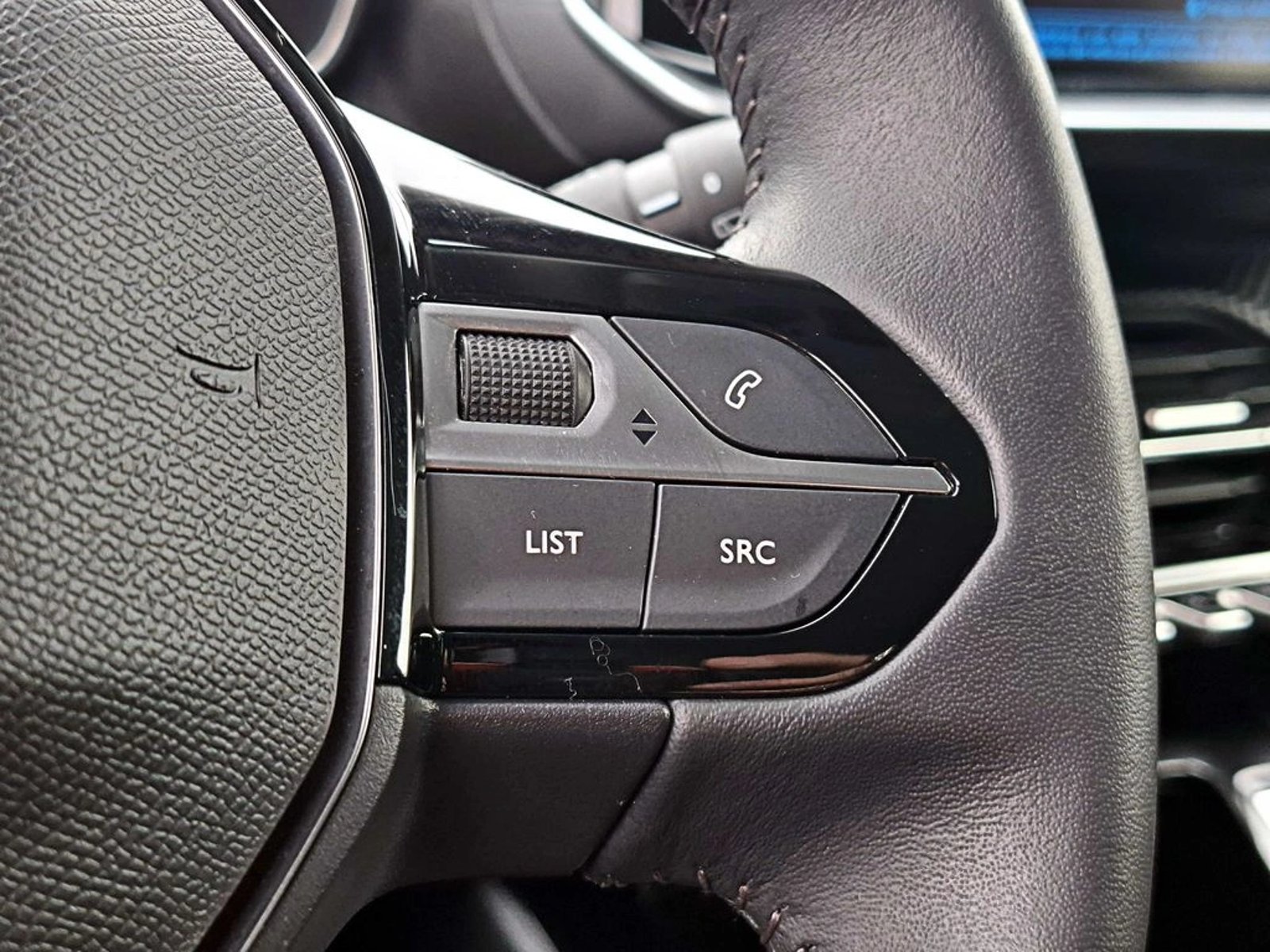 Peugeot 2008 1.2 ACTIVE PURETECH 130 4X2 MT 5P 2022 - Imagen 16 de 18