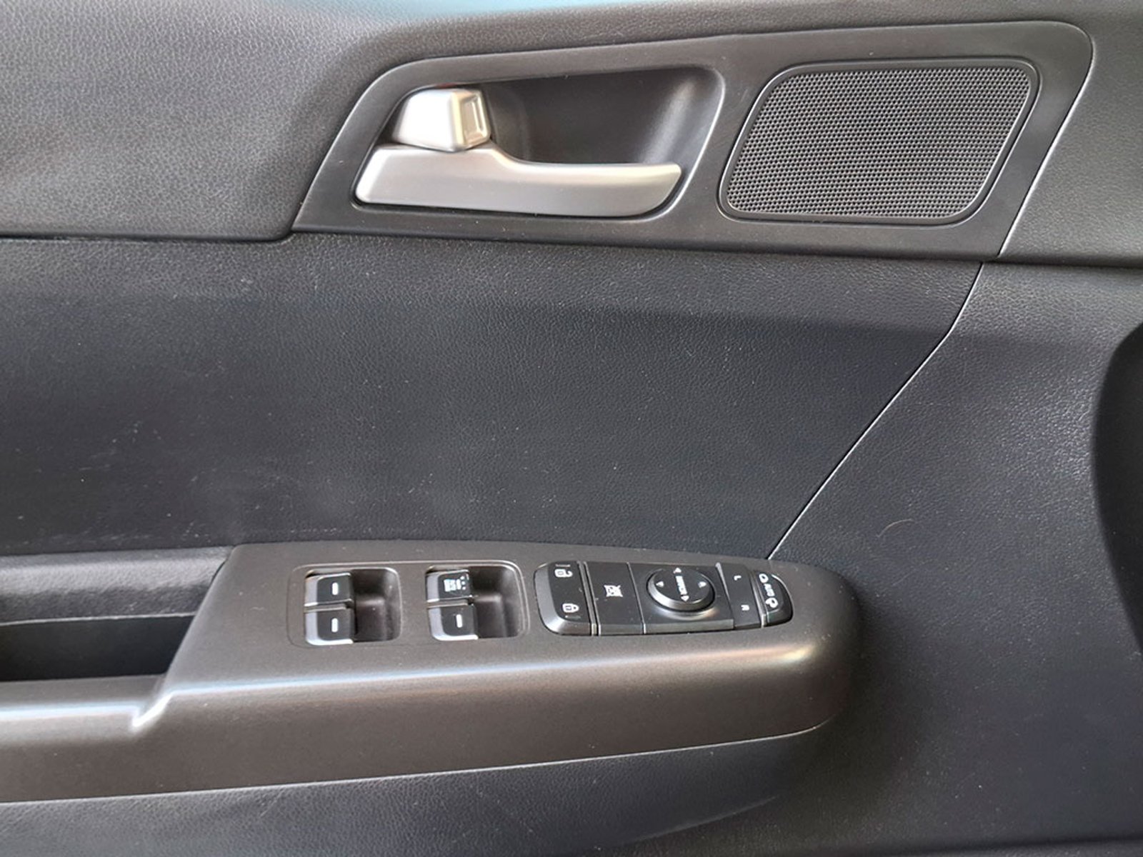 KIA SPORTAGE LX 2.0L GSL 6MT 2WD 2021 - Imagen 19 de 20