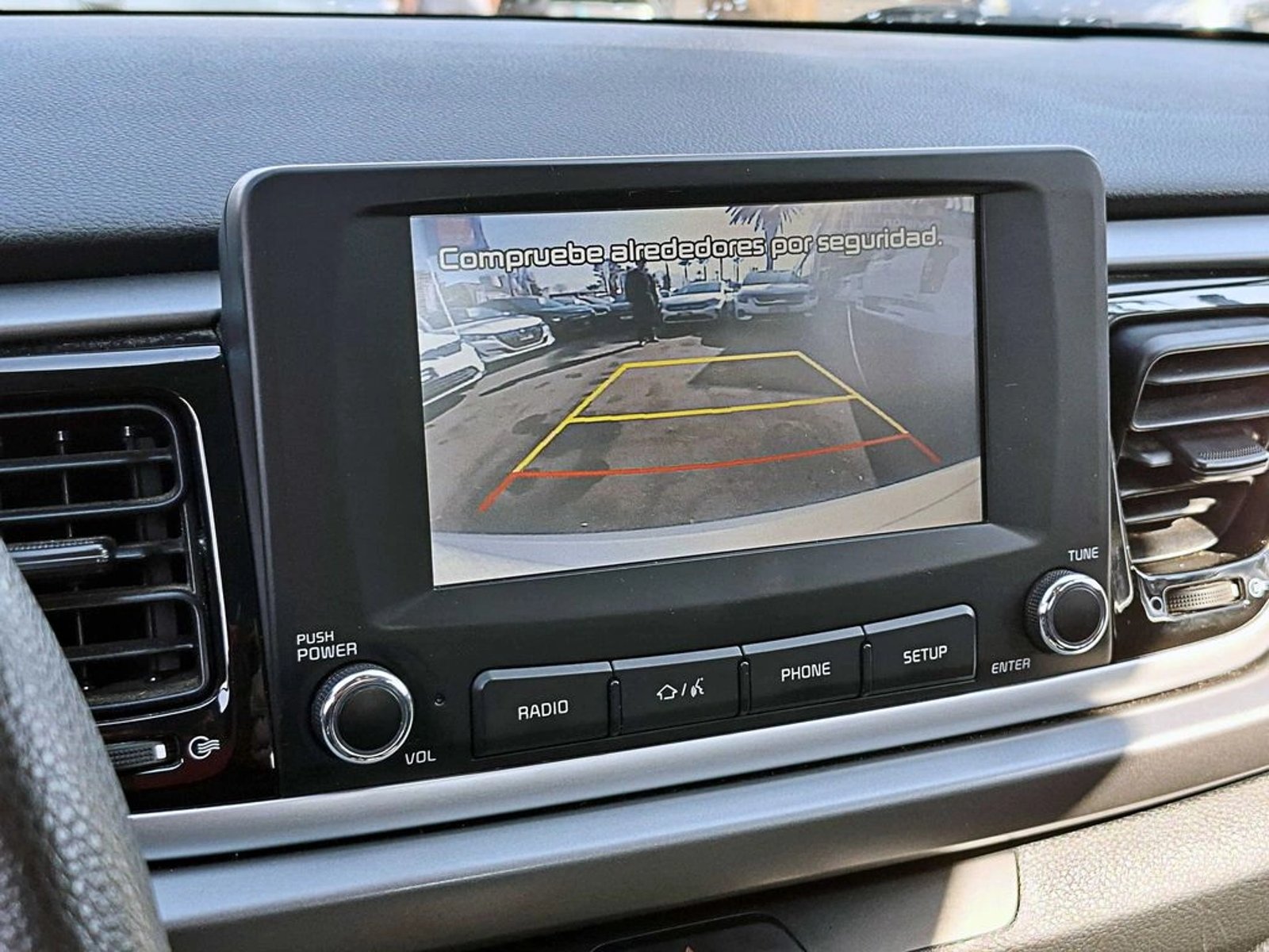 KIA RIO 5 EX 1.4 6MT FULL 2020 - Imagen 17 de 19