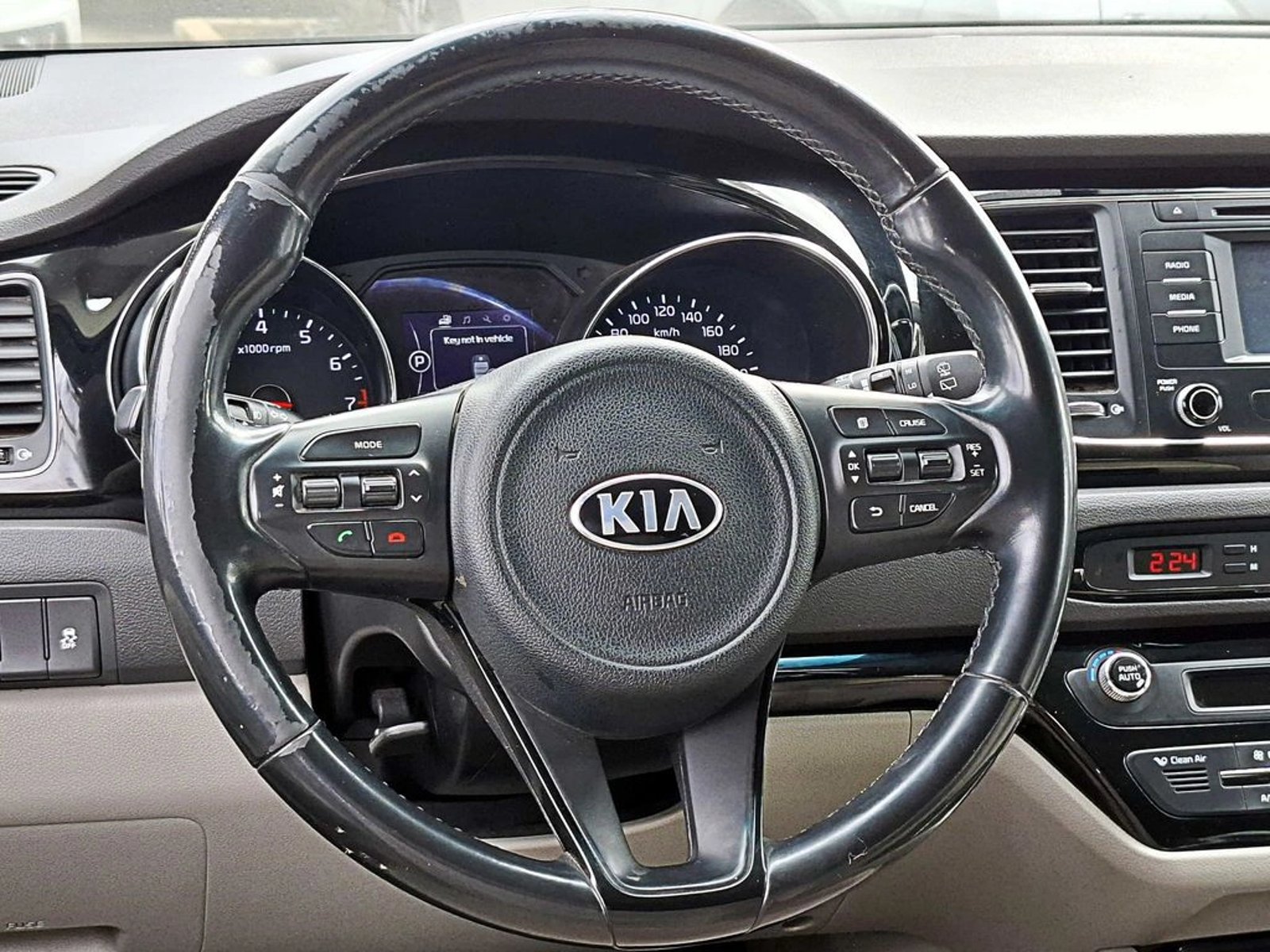Kia GRAND CARNIVAL EX 3.3 AT 2018 - Imagen 13 de 19