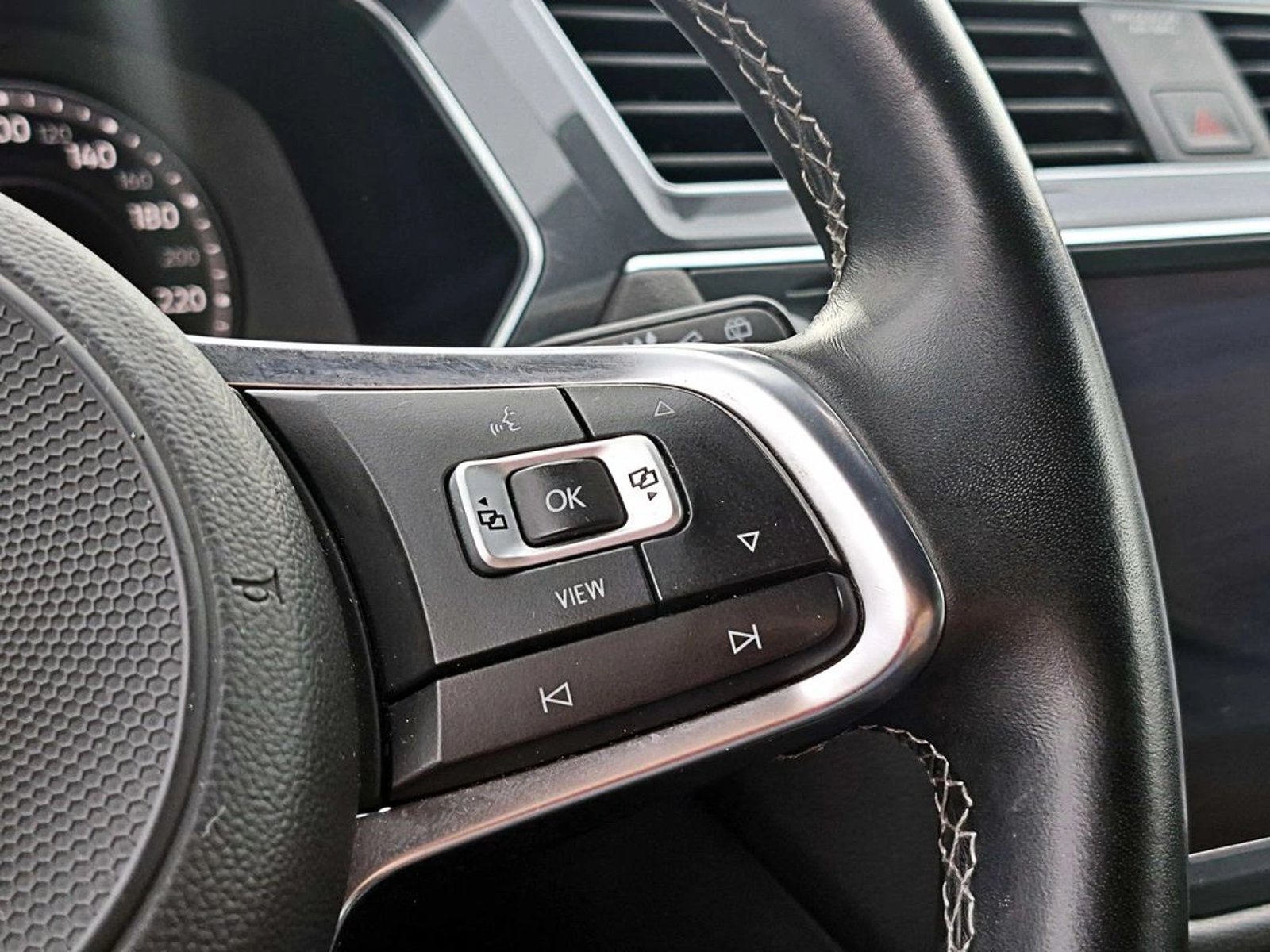 Volkswagen TIGUAN 2.0 TSI 4MOTION 4X4 AT 5P 2019 - Imagen 19 de 20