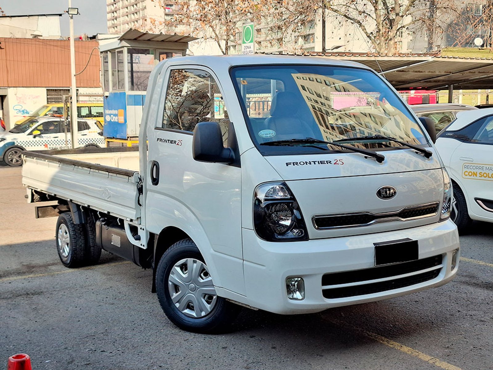 KIA FRONTIER P/UP 2.5L 6MT DELUXE ABS 2021 - Foto 3 de 18