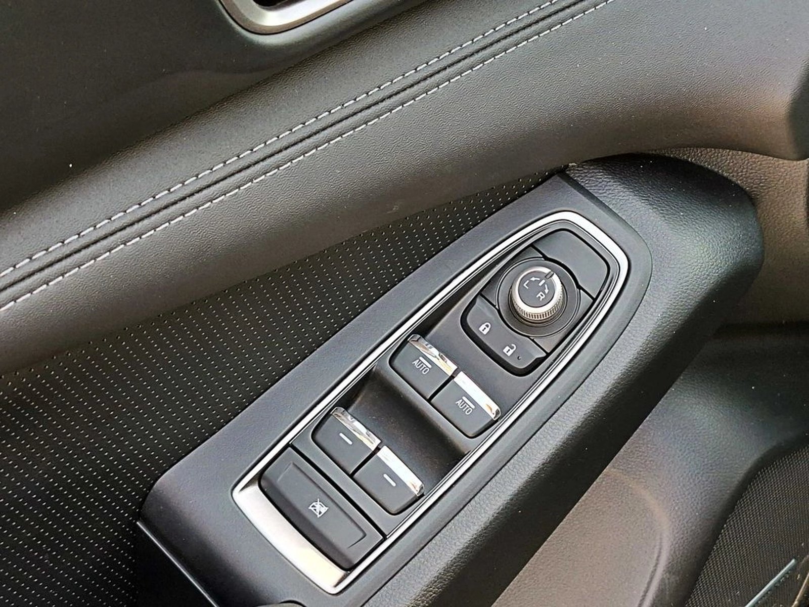 SUBARU EVOLTIS 2.4T LIMITED  AWD CVT AT 5P 2026 - Imagen 10 de 20