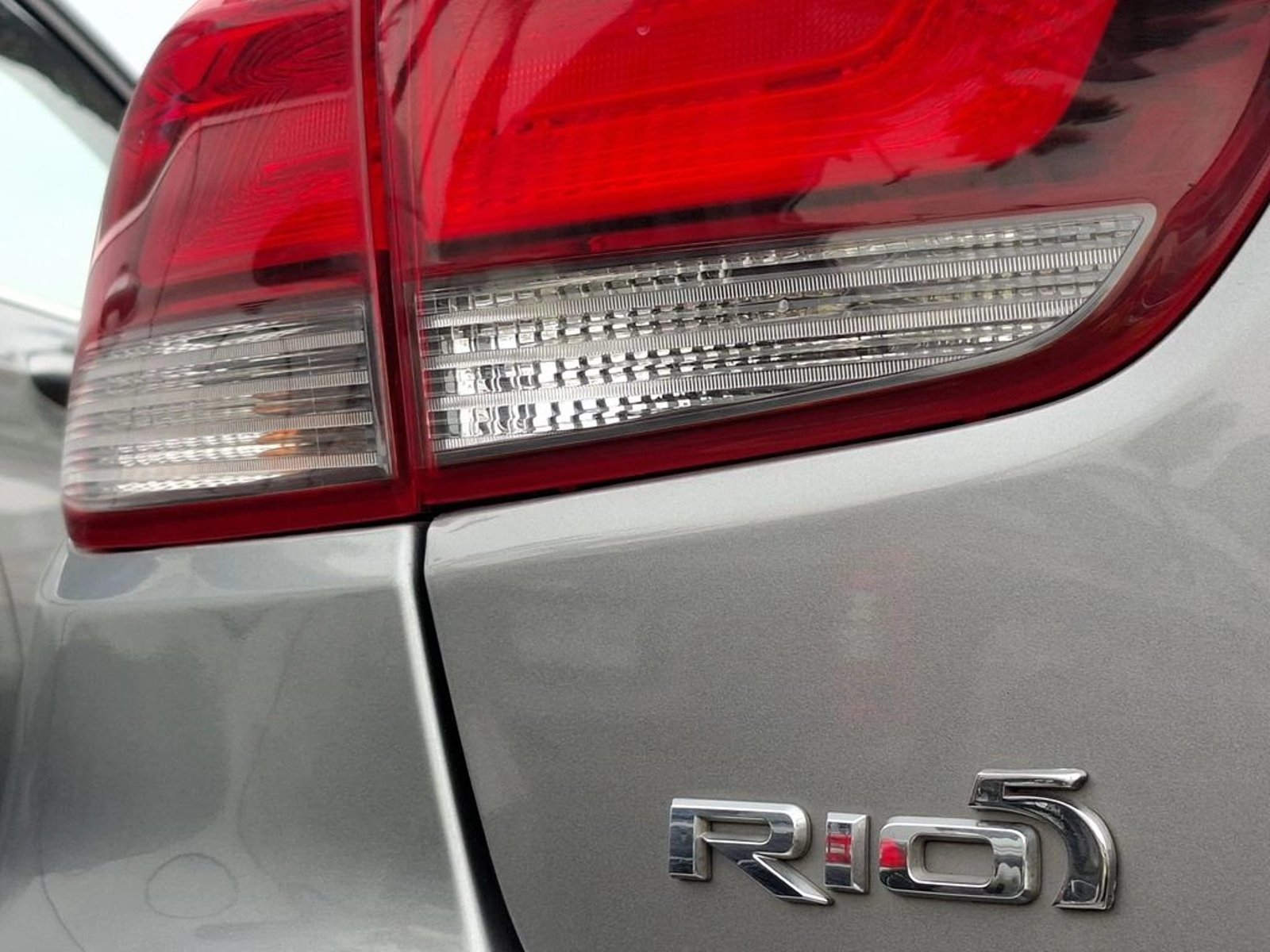 Kia RIO 5 LX 1.4 2022 - Imagen 7 de 18