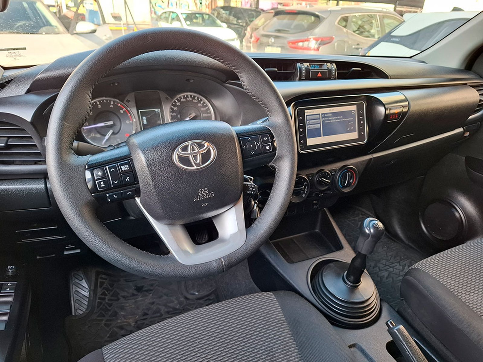 TOYOTA HILUX D CAB DX 4X4 2.4 2023 - Imagen 10 de 20