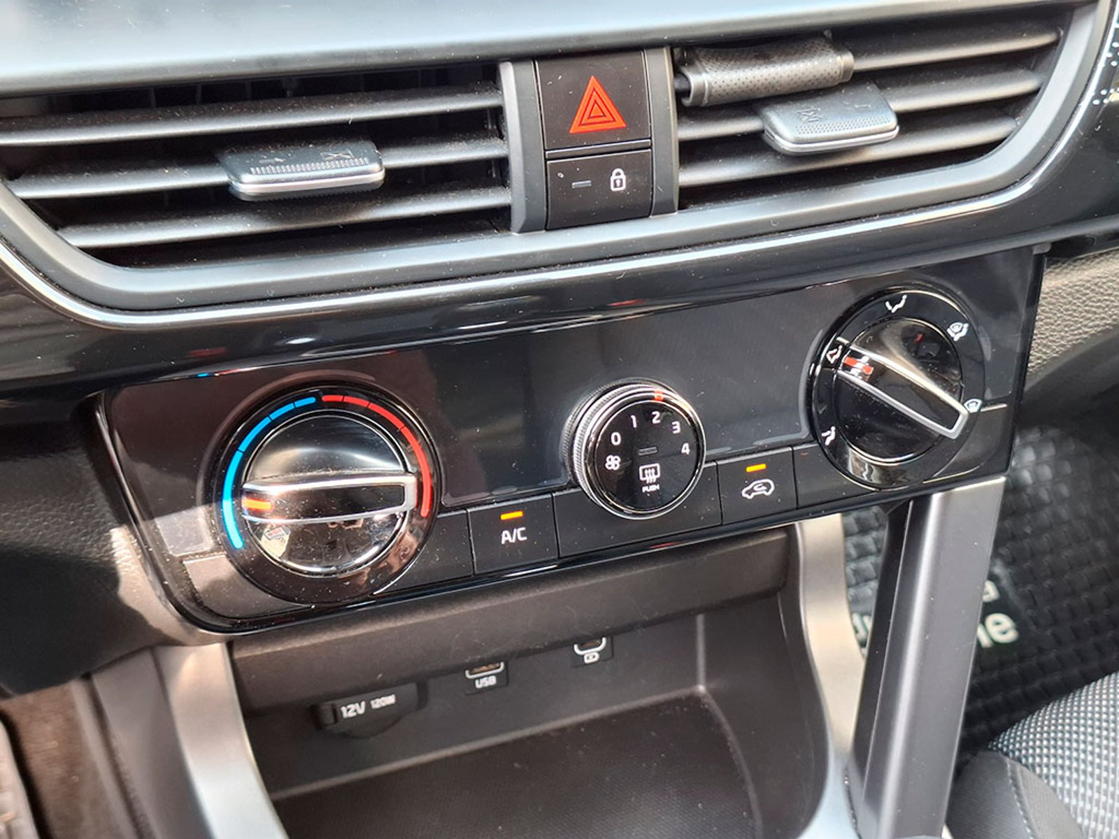 Kia SELTOS EX 1.5L 6MT 2024 - Imagen 16 de 20