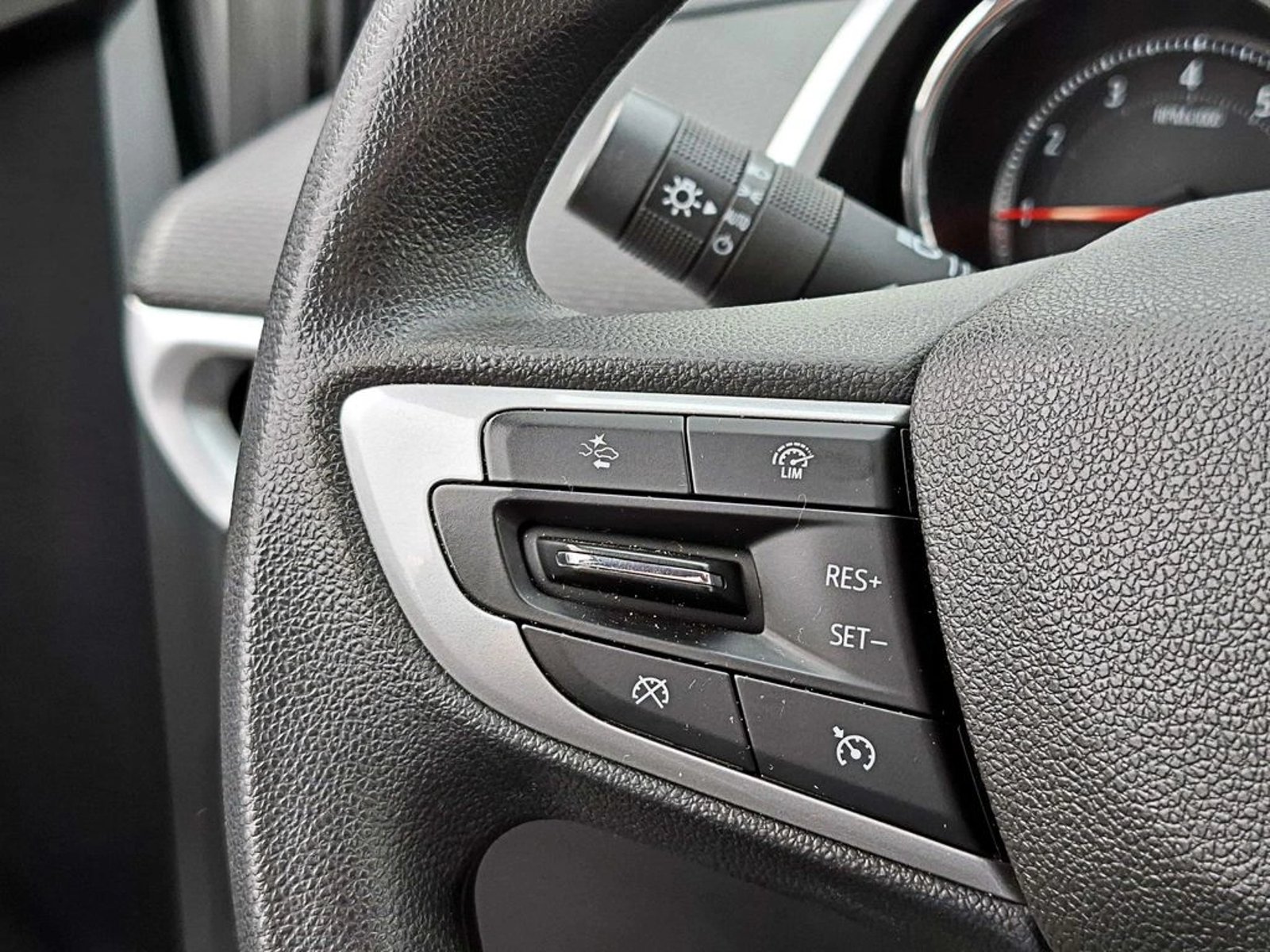 CHEVROLET TRACKER 1.2 LTZ P MT 2024 - Imagen 16 de 20