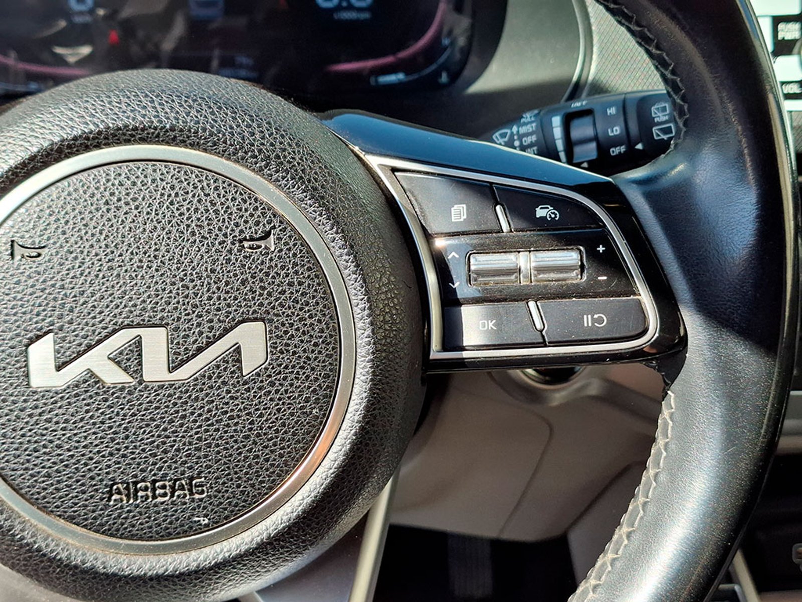 Kia CARENS EX 1.5 AUT 2023 - Imagen 12 de 20