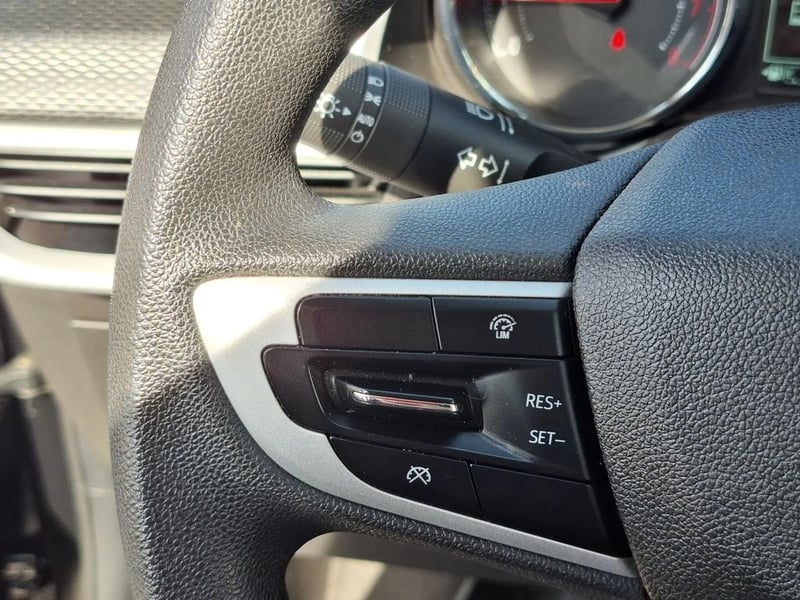 Chevrolet TRACKER 1.2T LS MT 5P 2022 - Imagen 13 de 18