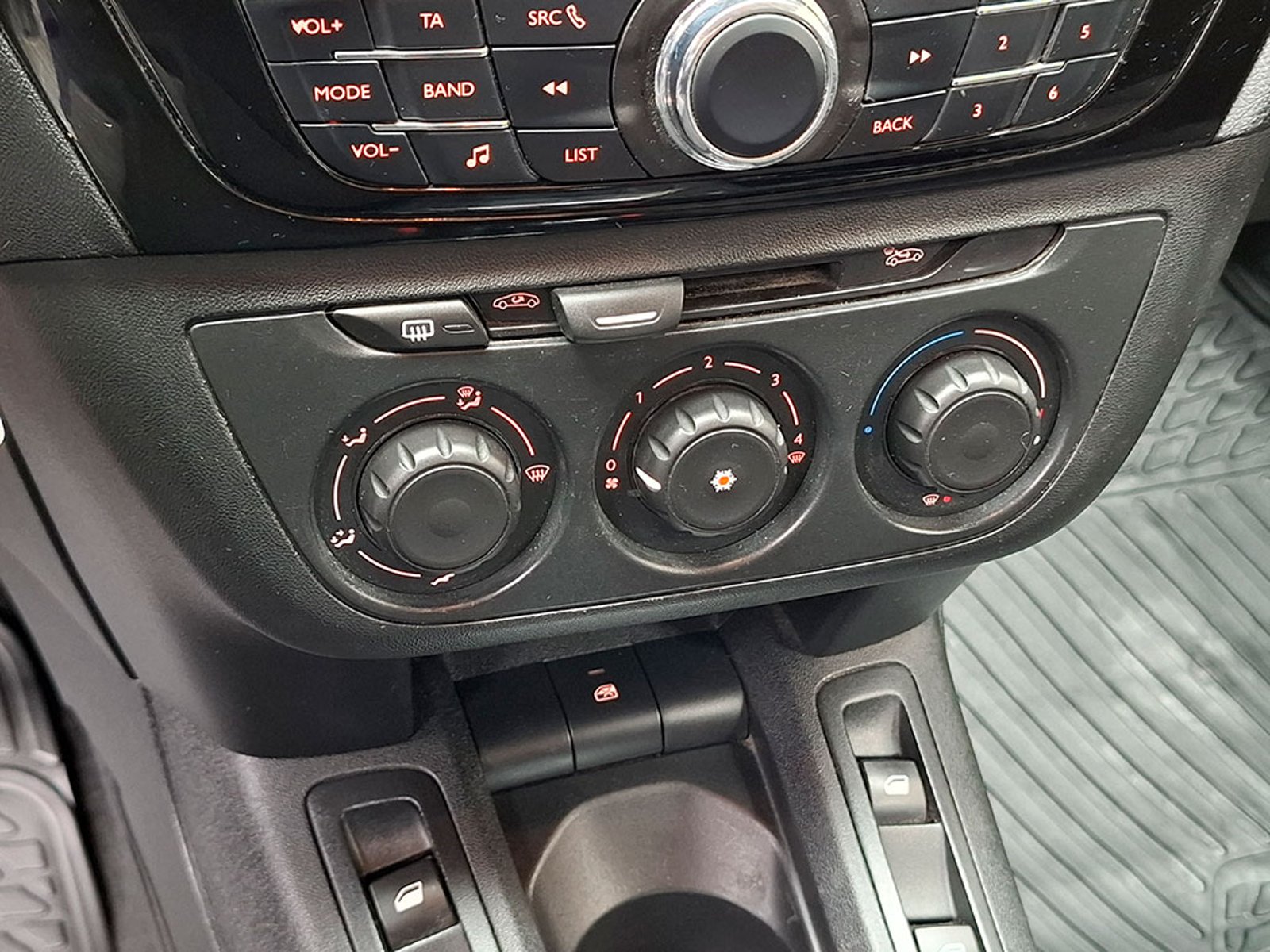 PEUGEOT 301 1.6 VTI MT 2017 - Imagen 14 de 20