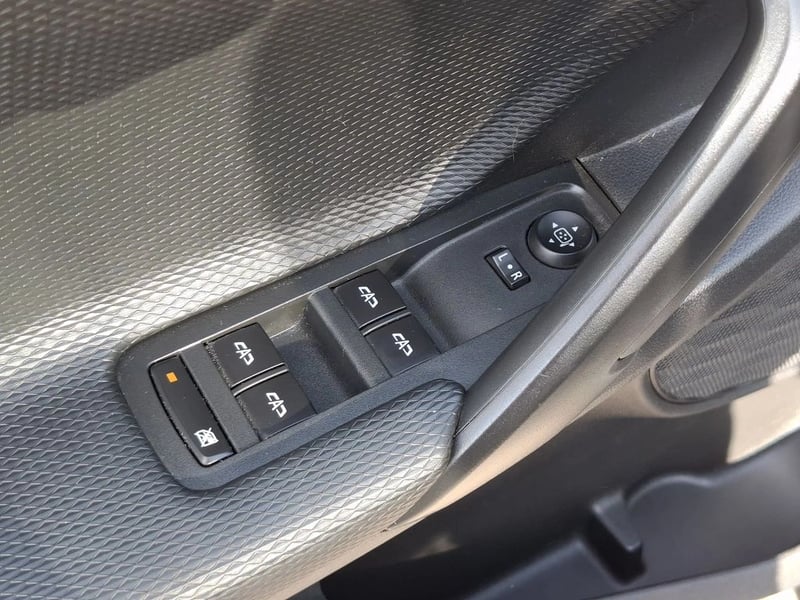 Chevrolet TRACKER 1.2T LS MT 5P 2022 - Imagen 9 de 18