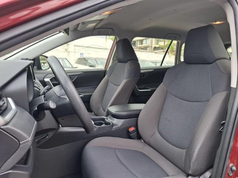 Toyota RAV4 2.0 SUPER LUJO 4X2 AT 5P 2021 - Imagen 10 de 17